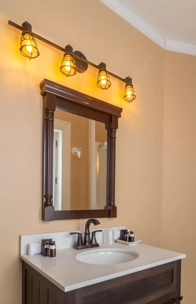 Bathroom in Grey Gables Inn