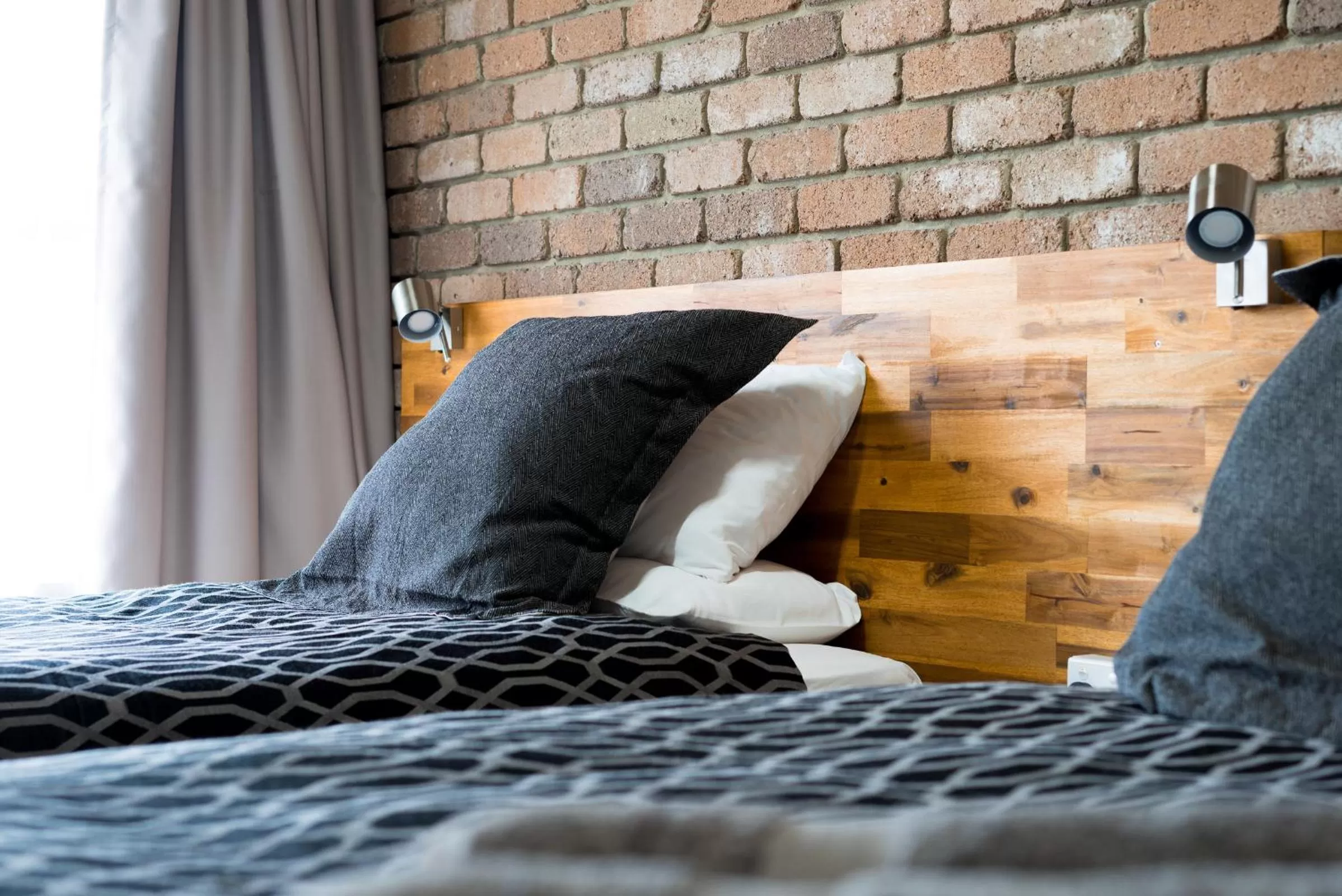 Bed in Farnham Court Motel and Restaurant