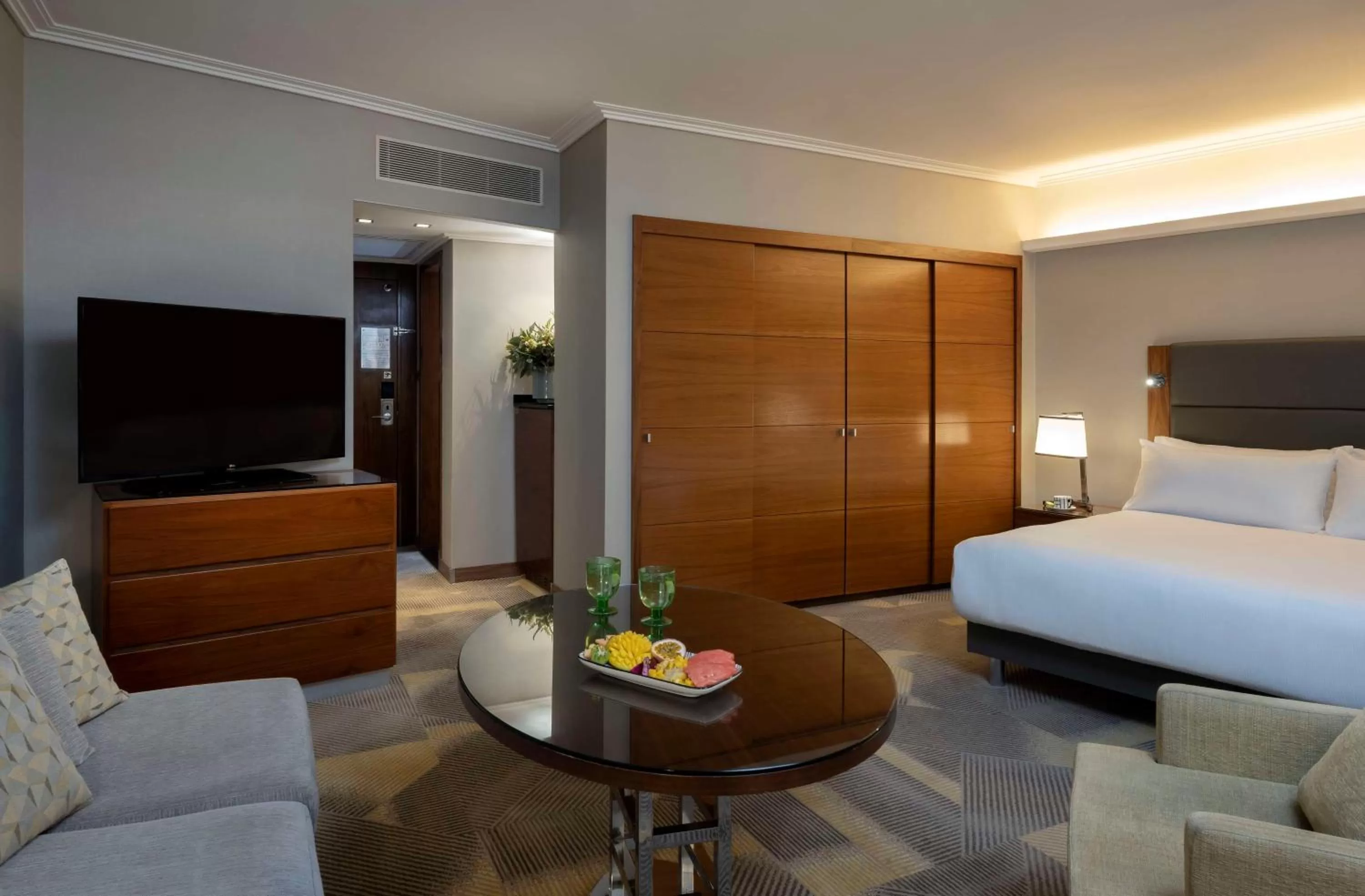 Living room, Bed in Hilton Tel Aviv Hotel