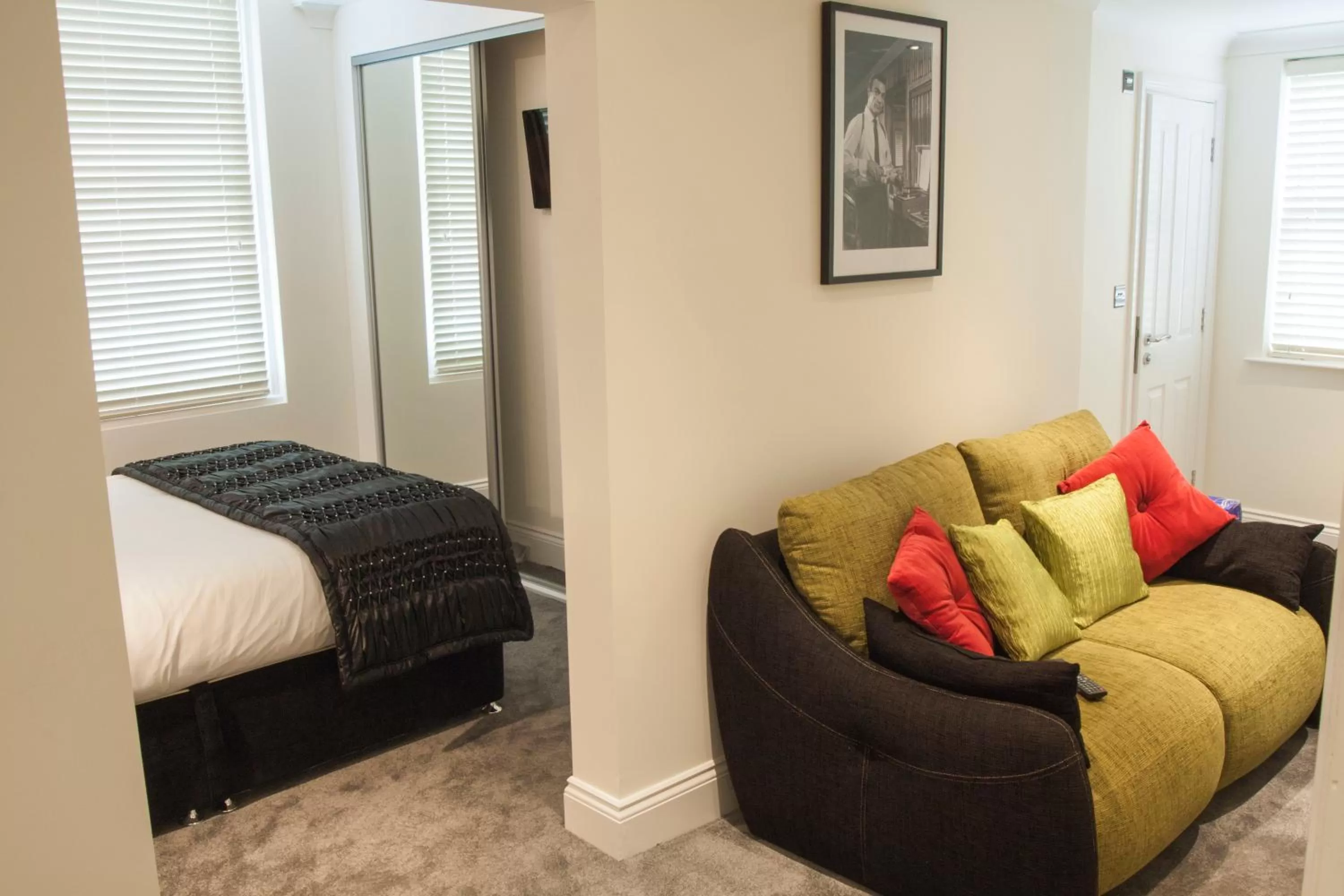 Bedroom, Bed in The Ship Leopard Hotel - No Children