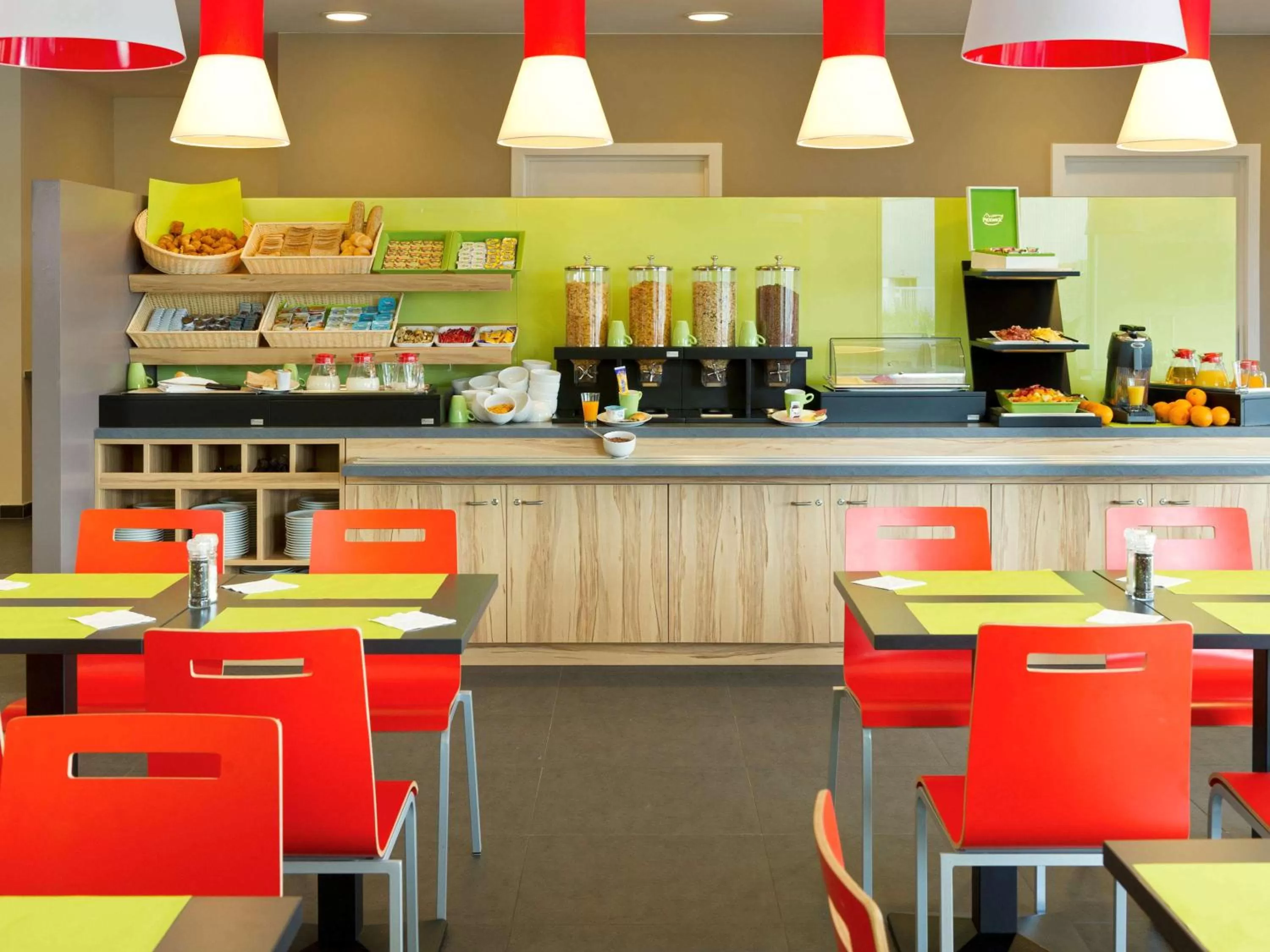 Restaurant/places to eat in ibis Styles Zeebrugge