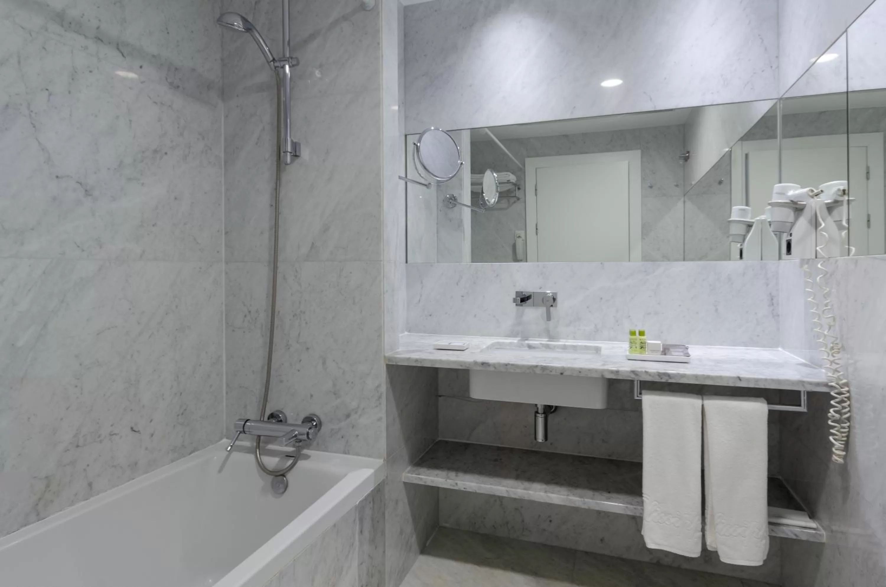 Bathroom in Olissippo Saldanha