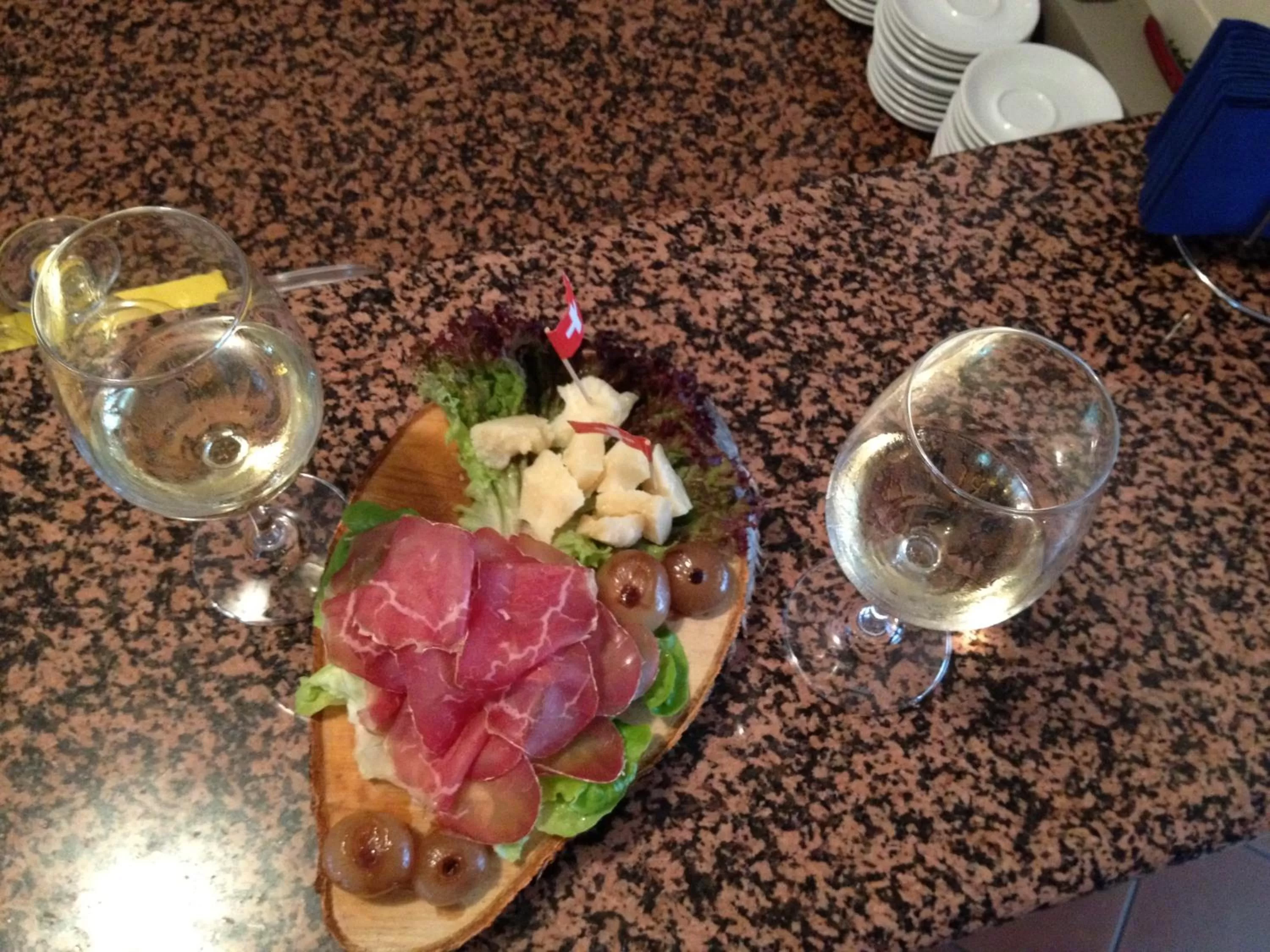 Food and drinks in Colorado Hotel