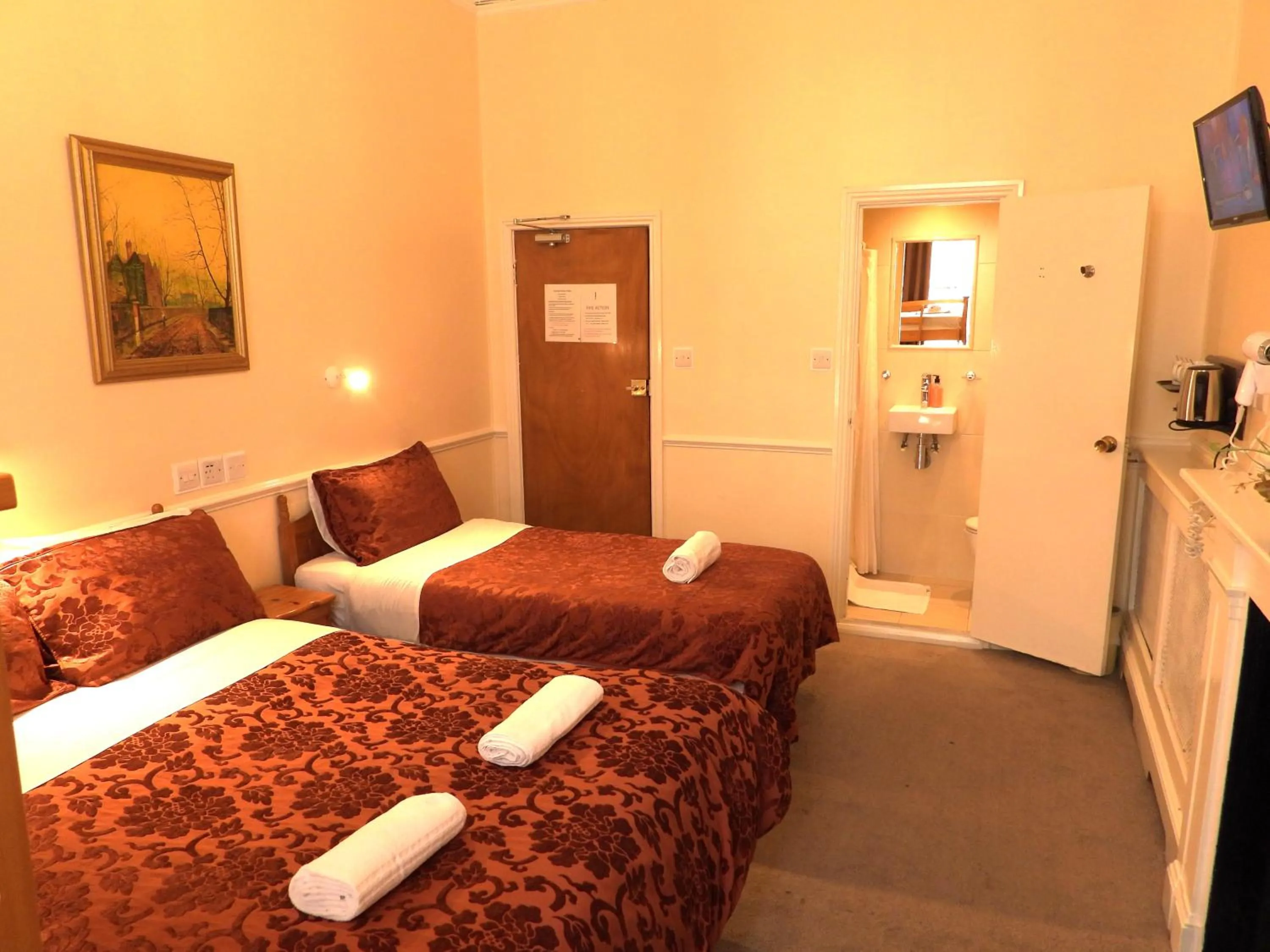 Bedroom, Bed in Europa House Hotel, London Paddington