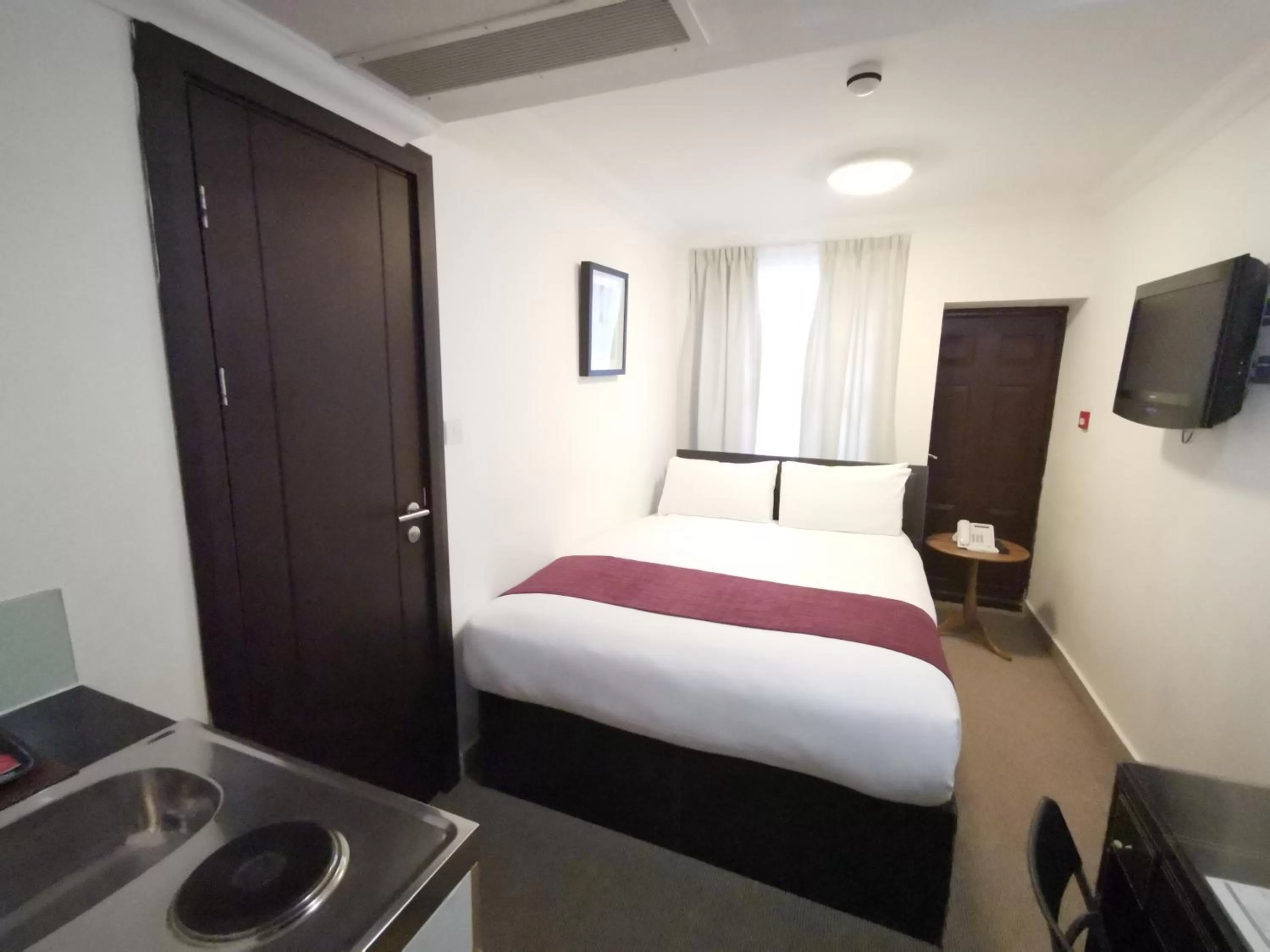 Photo of the whole room, Bed in The Royale Chulan Hyde Park Hotel