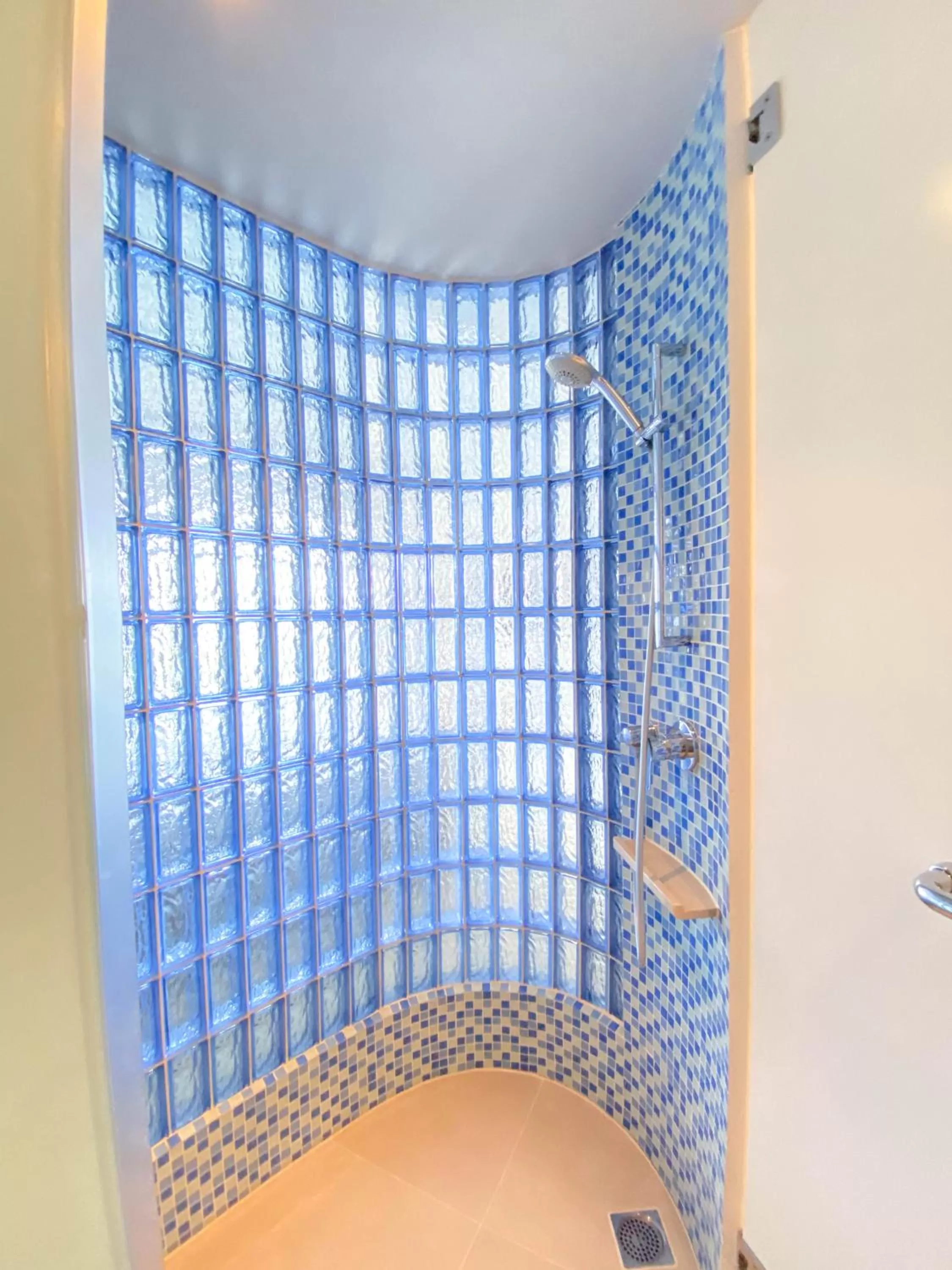 Toilet, Bed in Holiday Inn Express Baruna by IHG