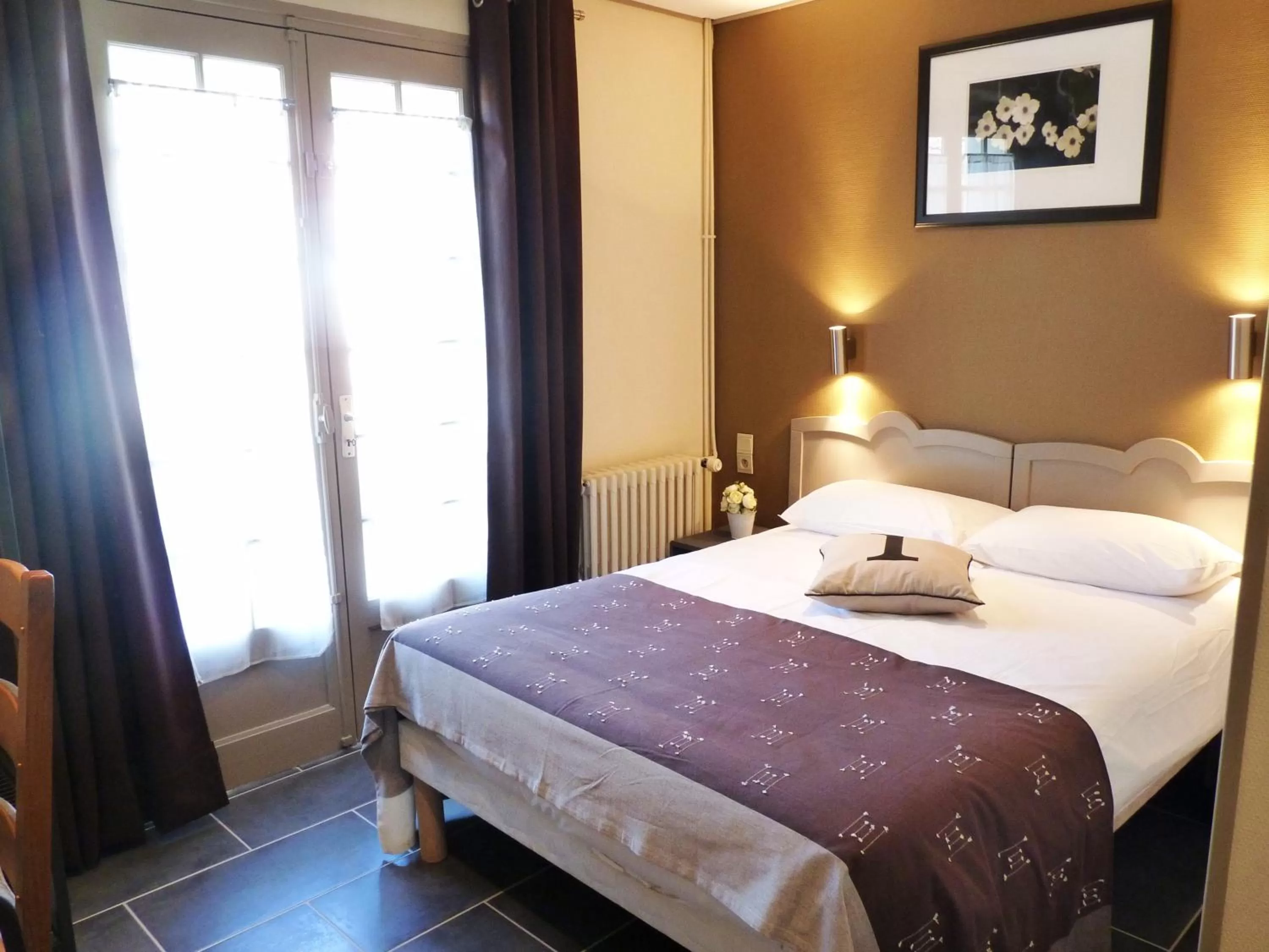 Bedroom in Hôtel-Restaurant La P'tite Auberge