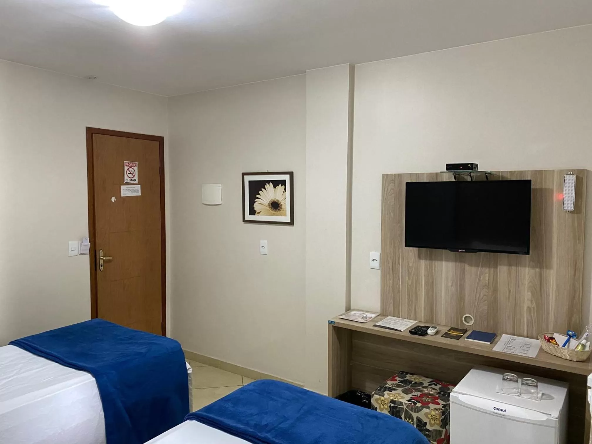 TV/Entertainment Center in Hotel Golden JK