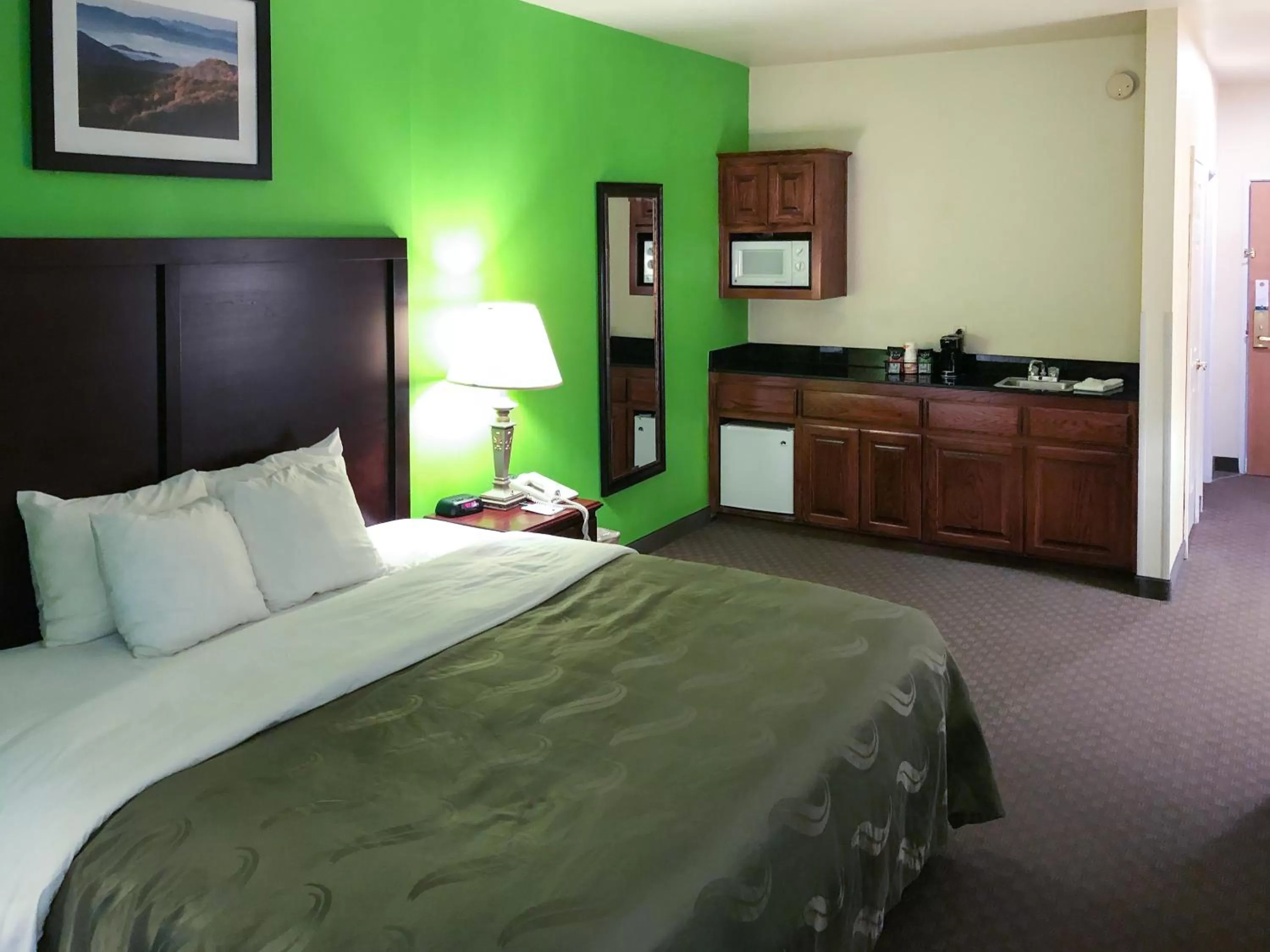 King Suite - Non-Smoking in Quality Inn & Suites of Alma - Northeast from Fort Smith
