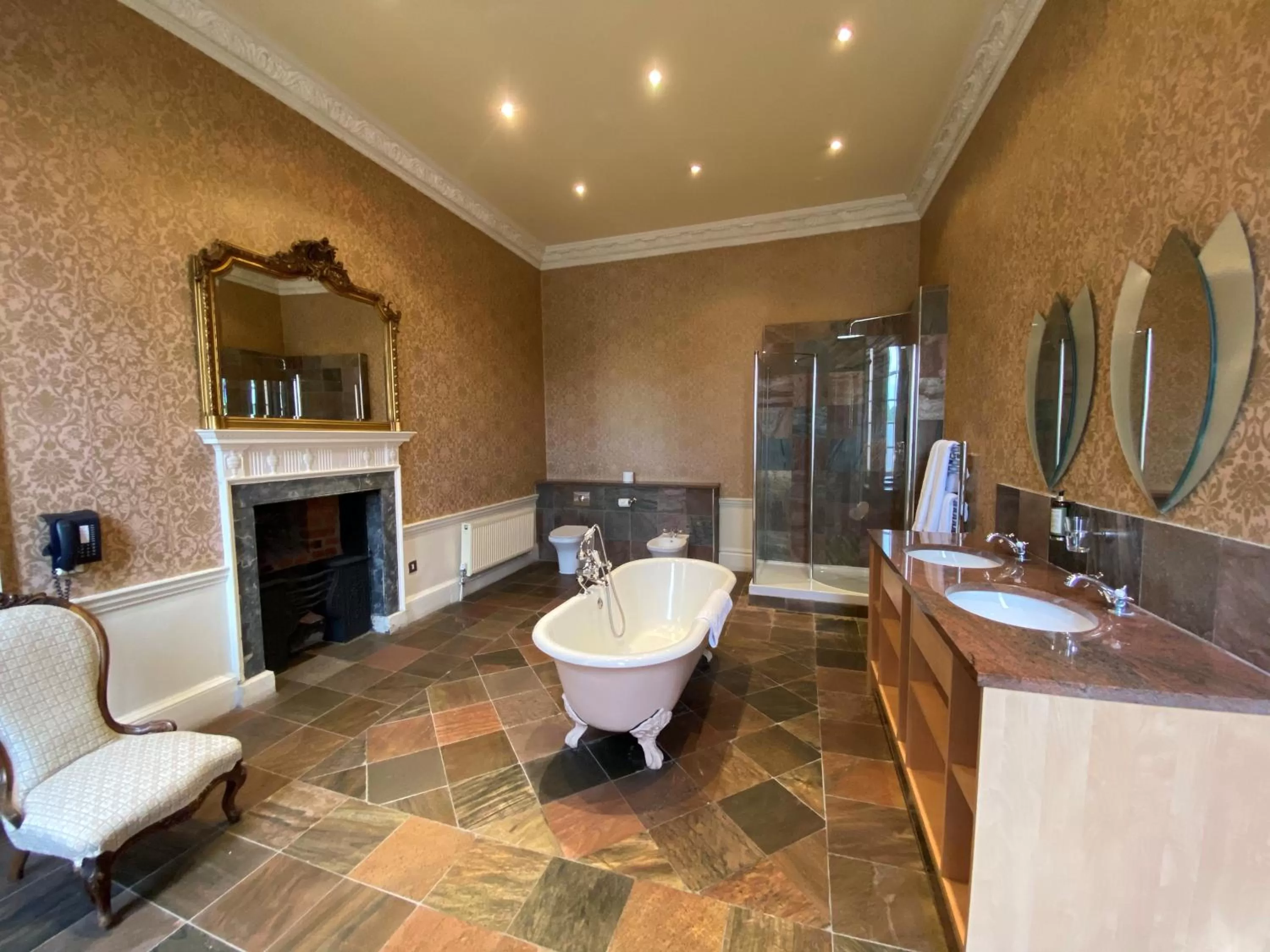 Shower in Colwick Hall Hotel