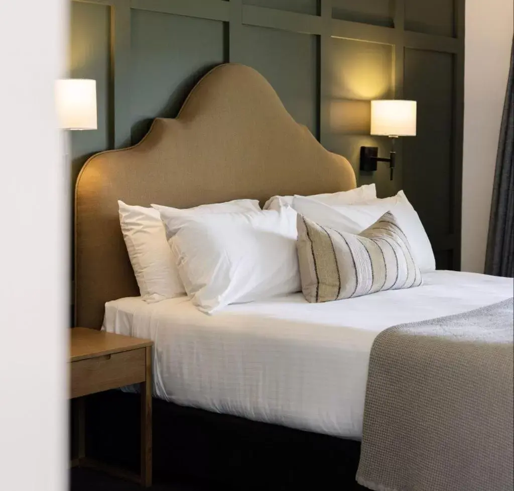 Superior King Room in The Lodge Bellingen Superior King Room in The Lodge Bellingen