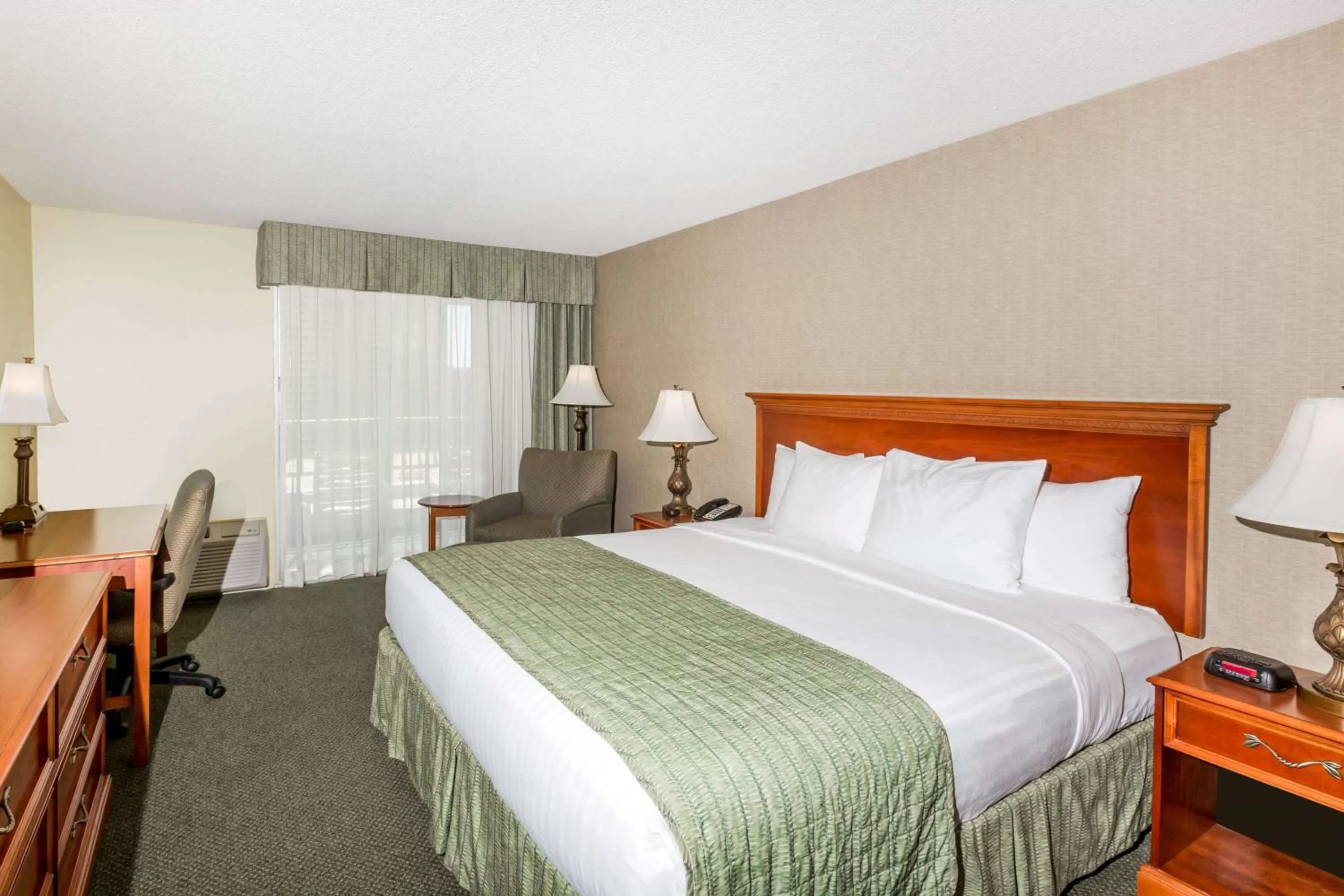 Photo of the whole room, Bed in Ramada Plaza by Wyndham Waikiki