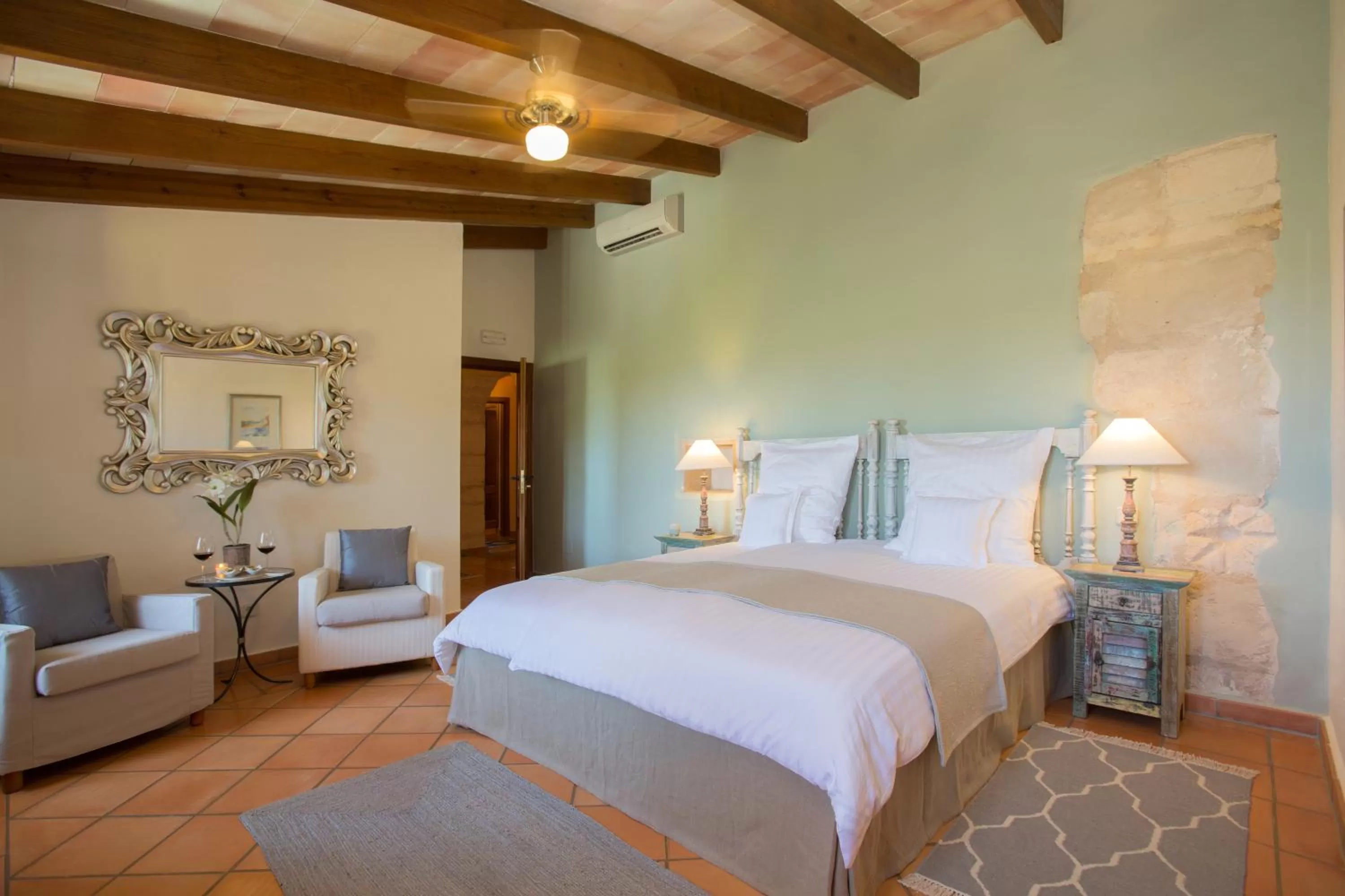 Photo of the whole room, Bed in Casa Font i Roig