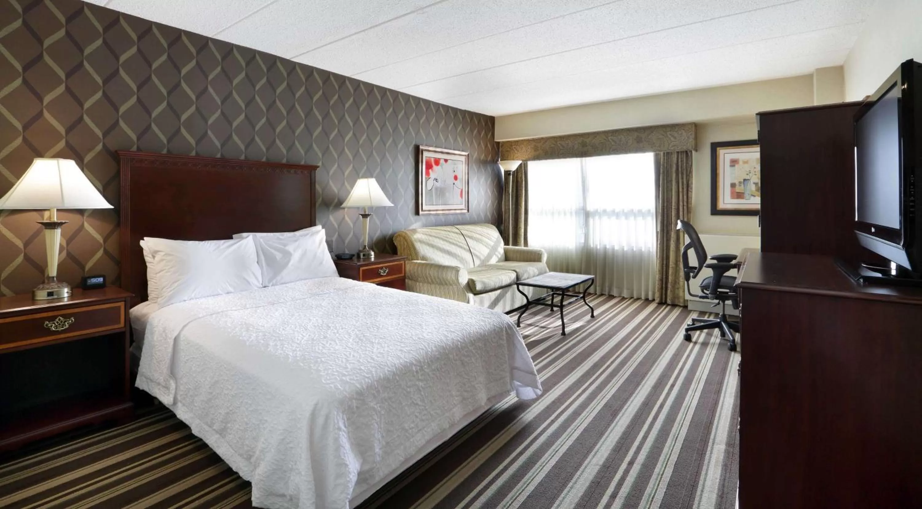 Photo of the whole room, Bed in Hampton Inn Boston-Natick