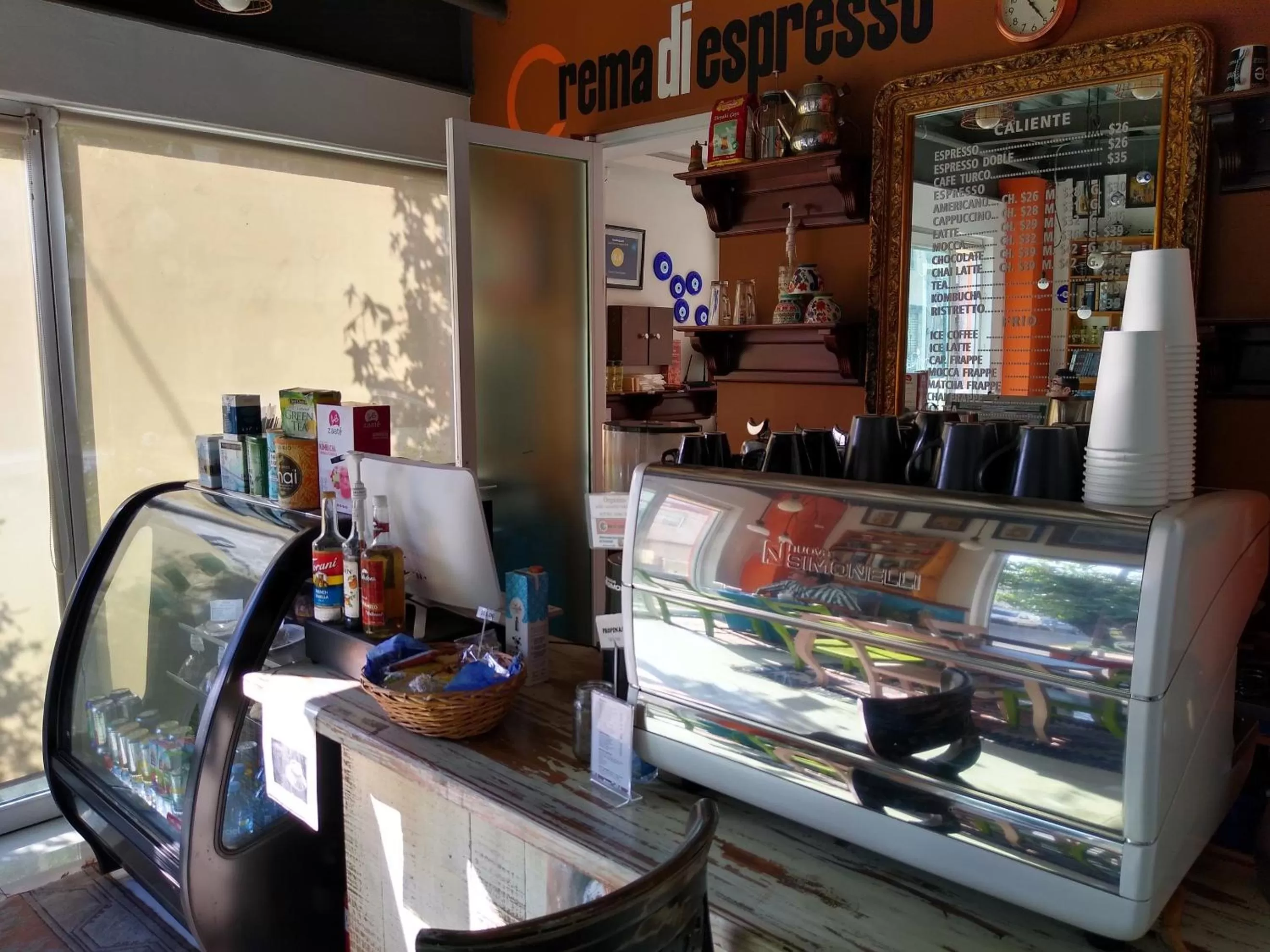 Coffee/tea facilities in Suites Chapultepec