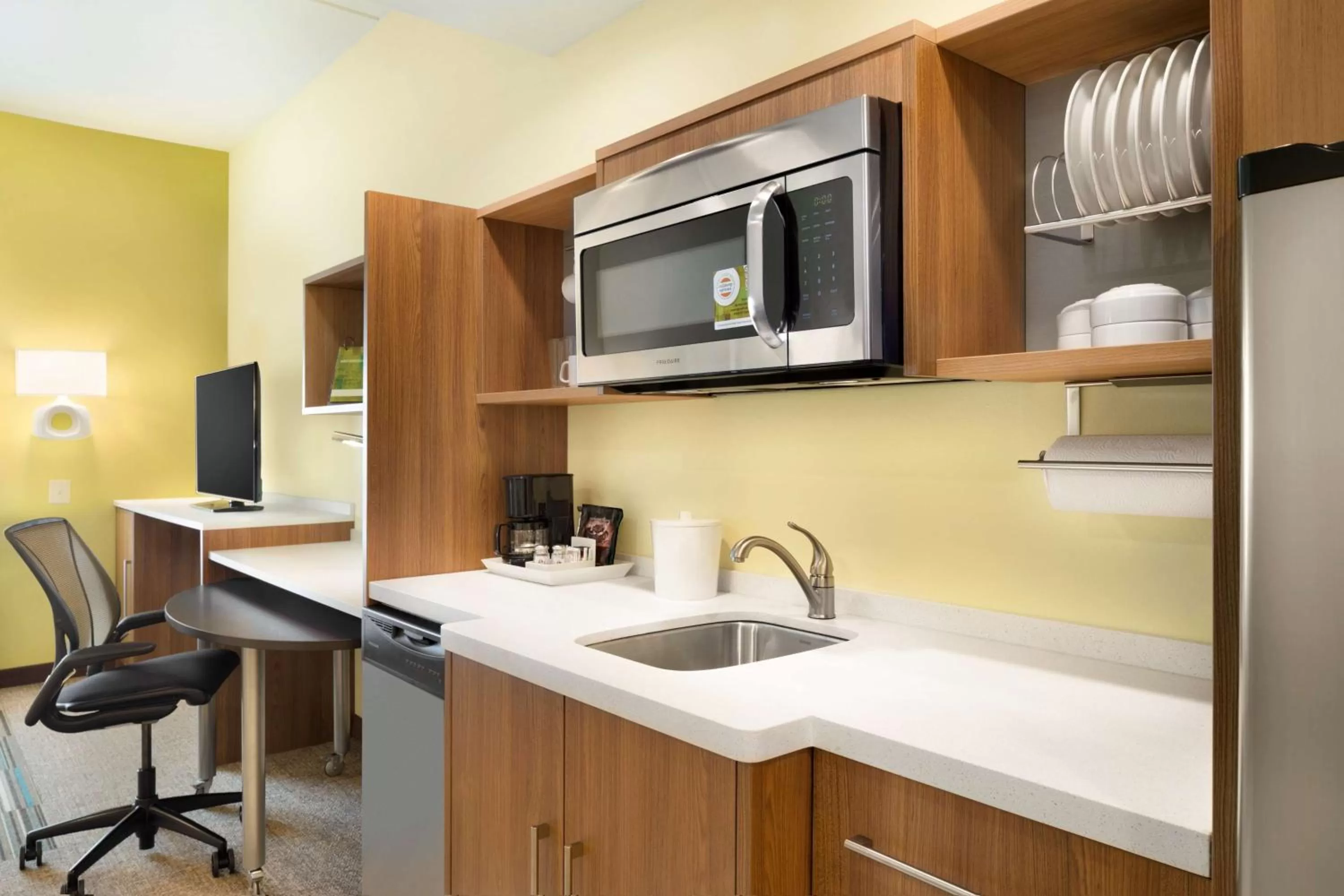 Kitchen or kitchenette in Home2 Suites by Hilton Charlotte Airport