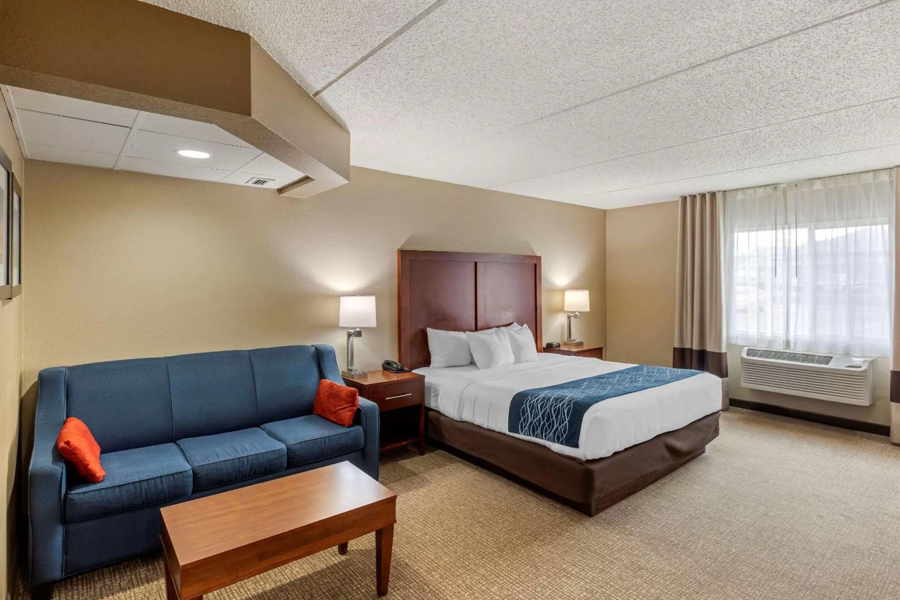 Bedroom, Bed in Comfort Inn & Suites Jackson - West Bend