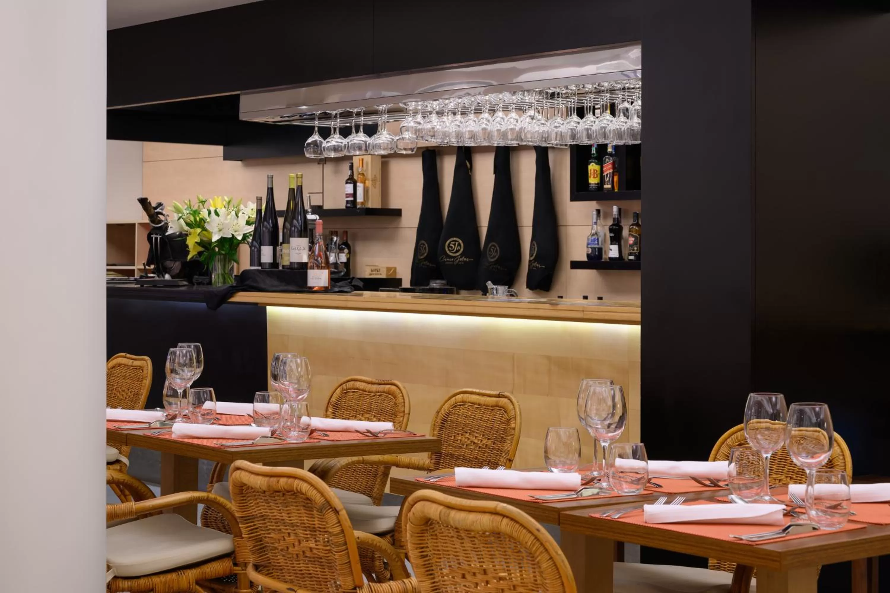 Restaurant/places to eat in Hotel da Música