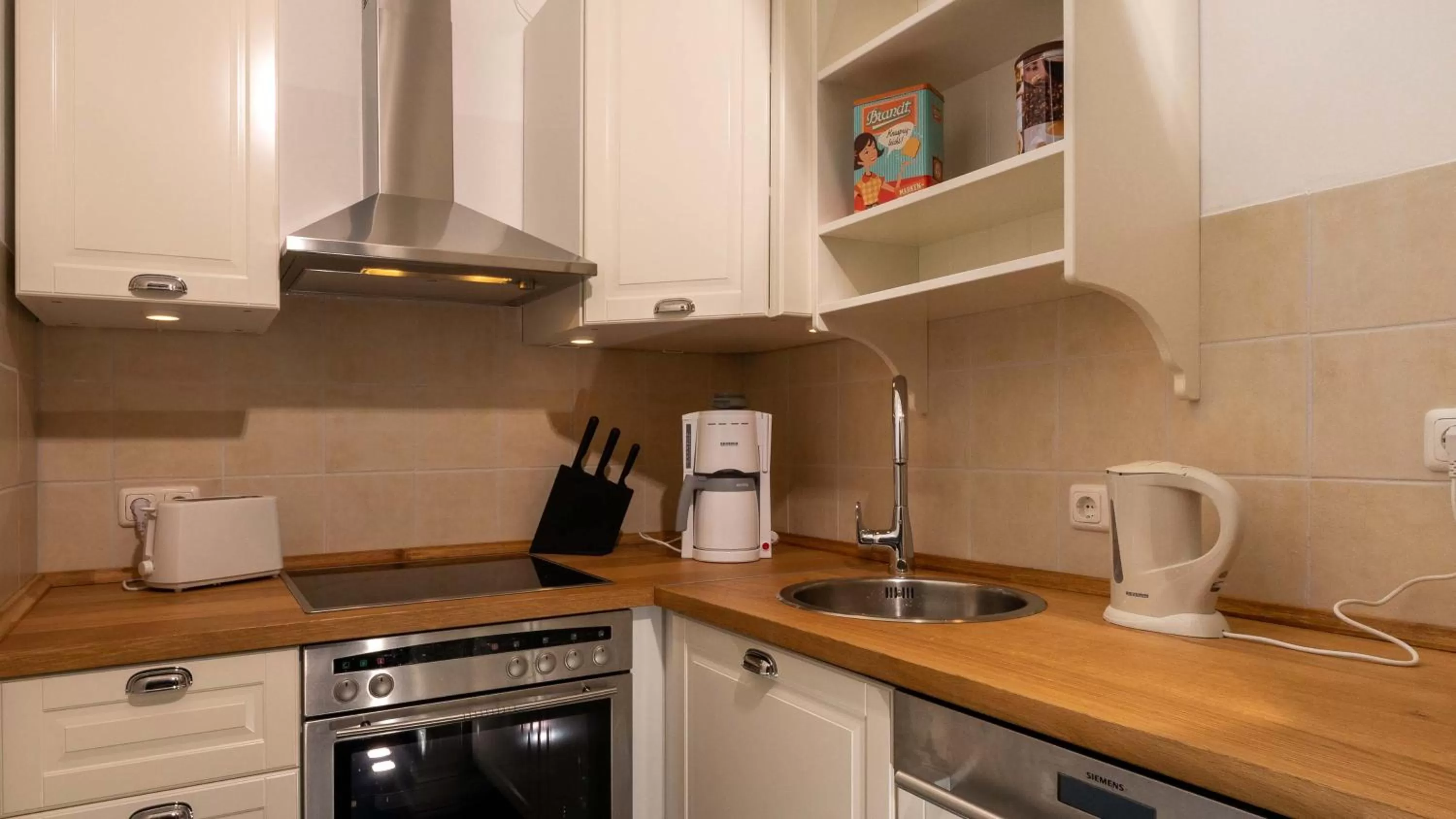 Coffee/tea facilities, Kitchen/Kitchenette in Rosenhof-Lodge