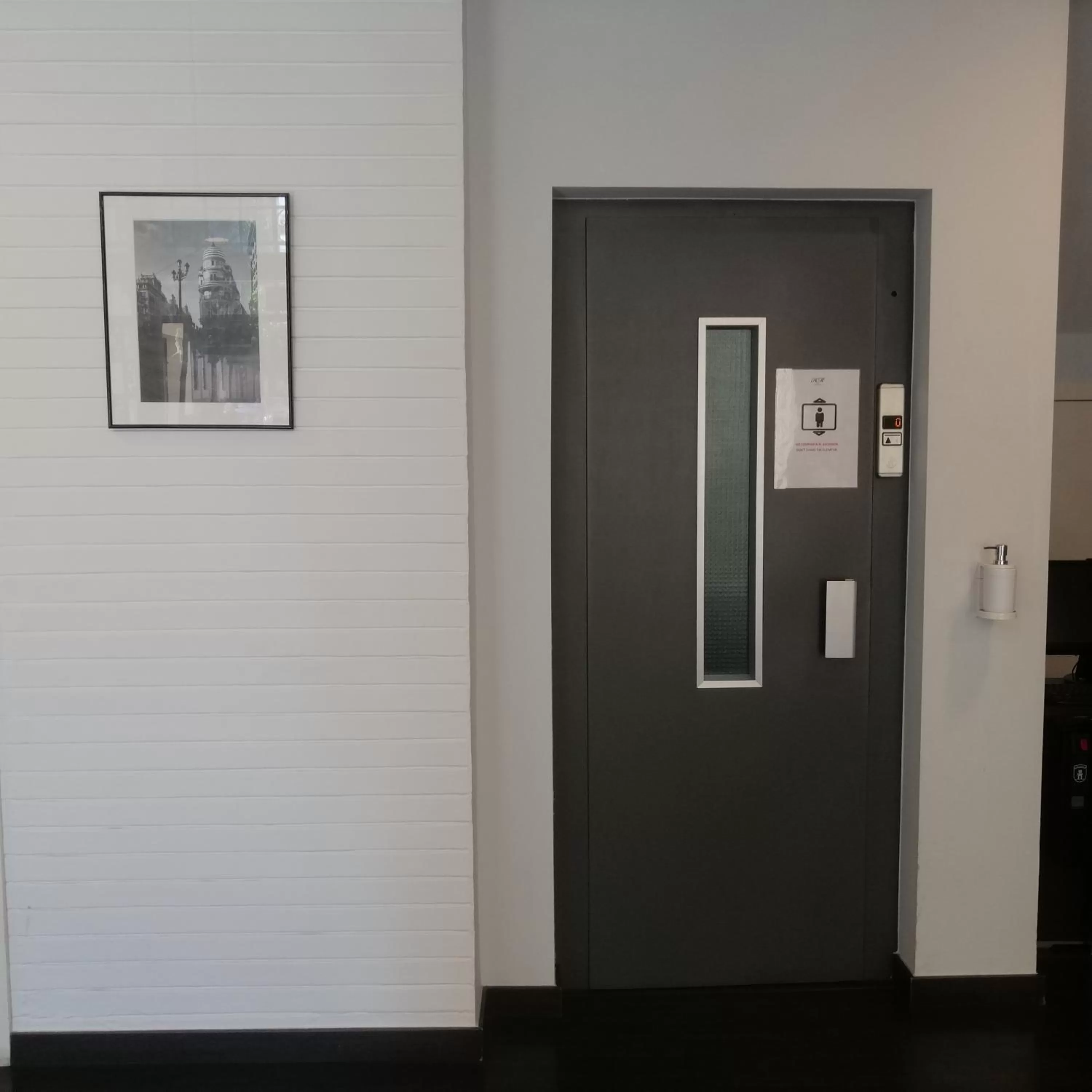 Lobby or reception in Hotel Madrid de Sevilla by SHS