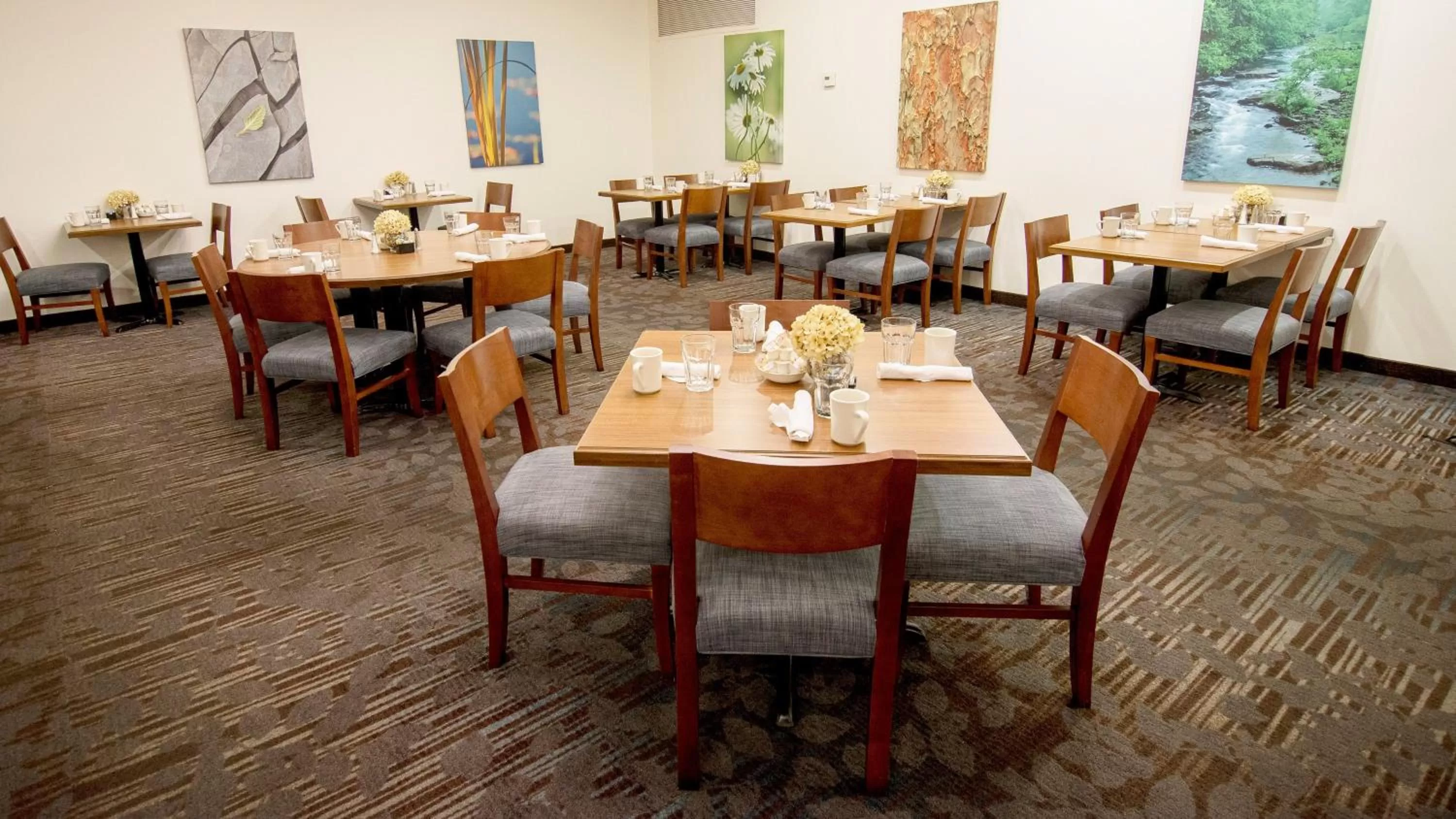 Restaurant/places to eat in Clarion Inn Elmira-Horseheads