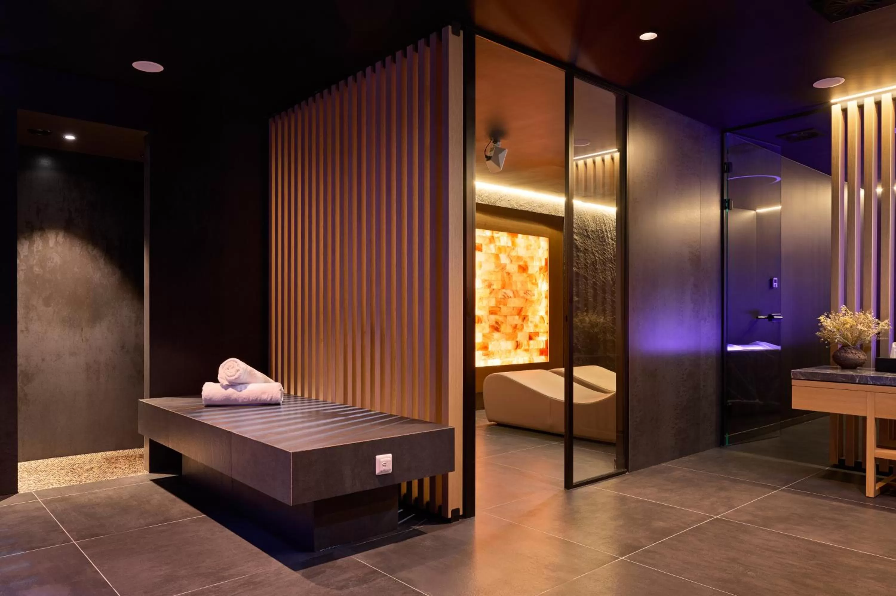 Spa and wellness centre/facilities, Bed in Hotel Ambasador
