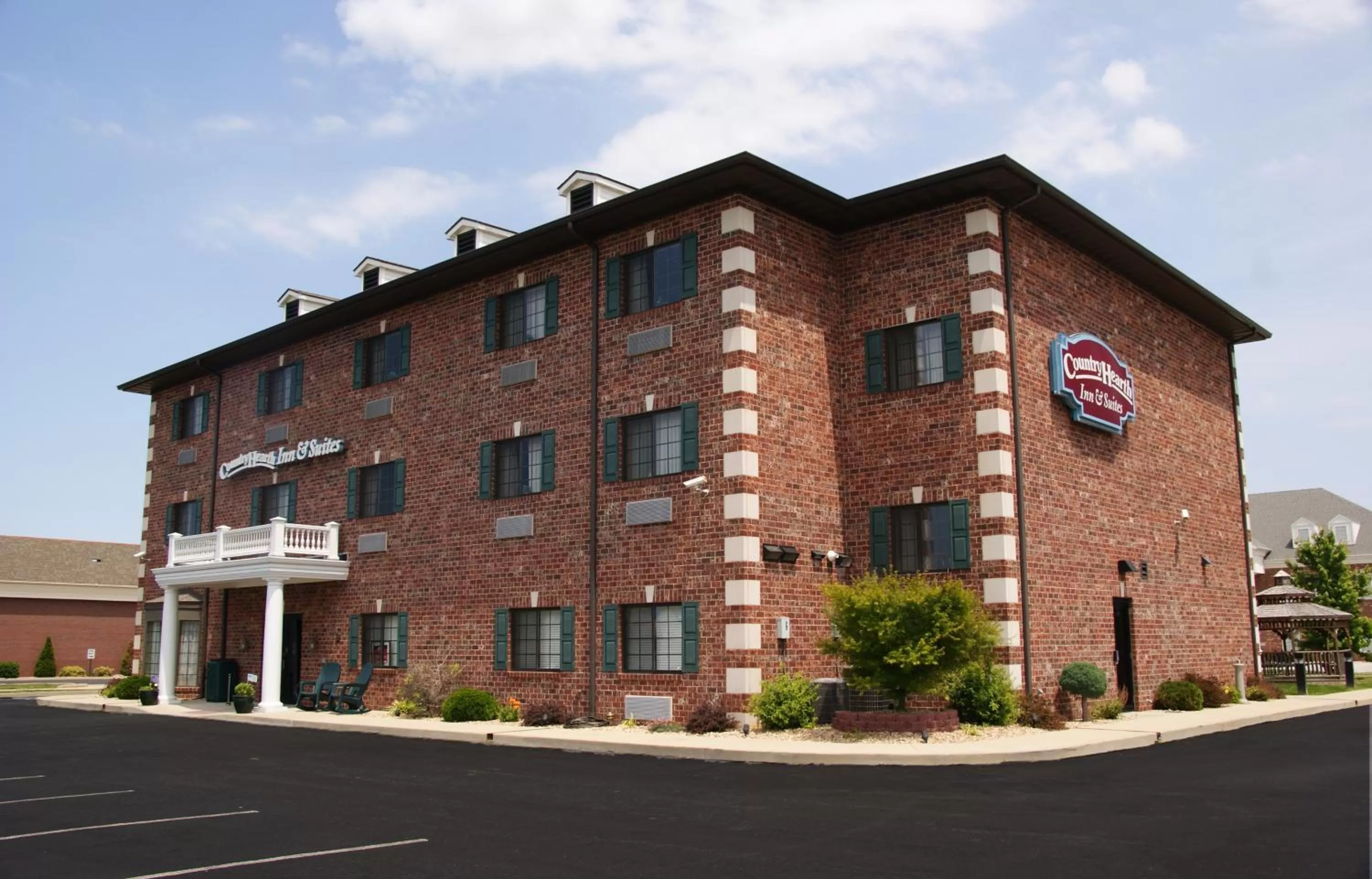 Property building in Country Hearth Inn & Suites Edwardsville