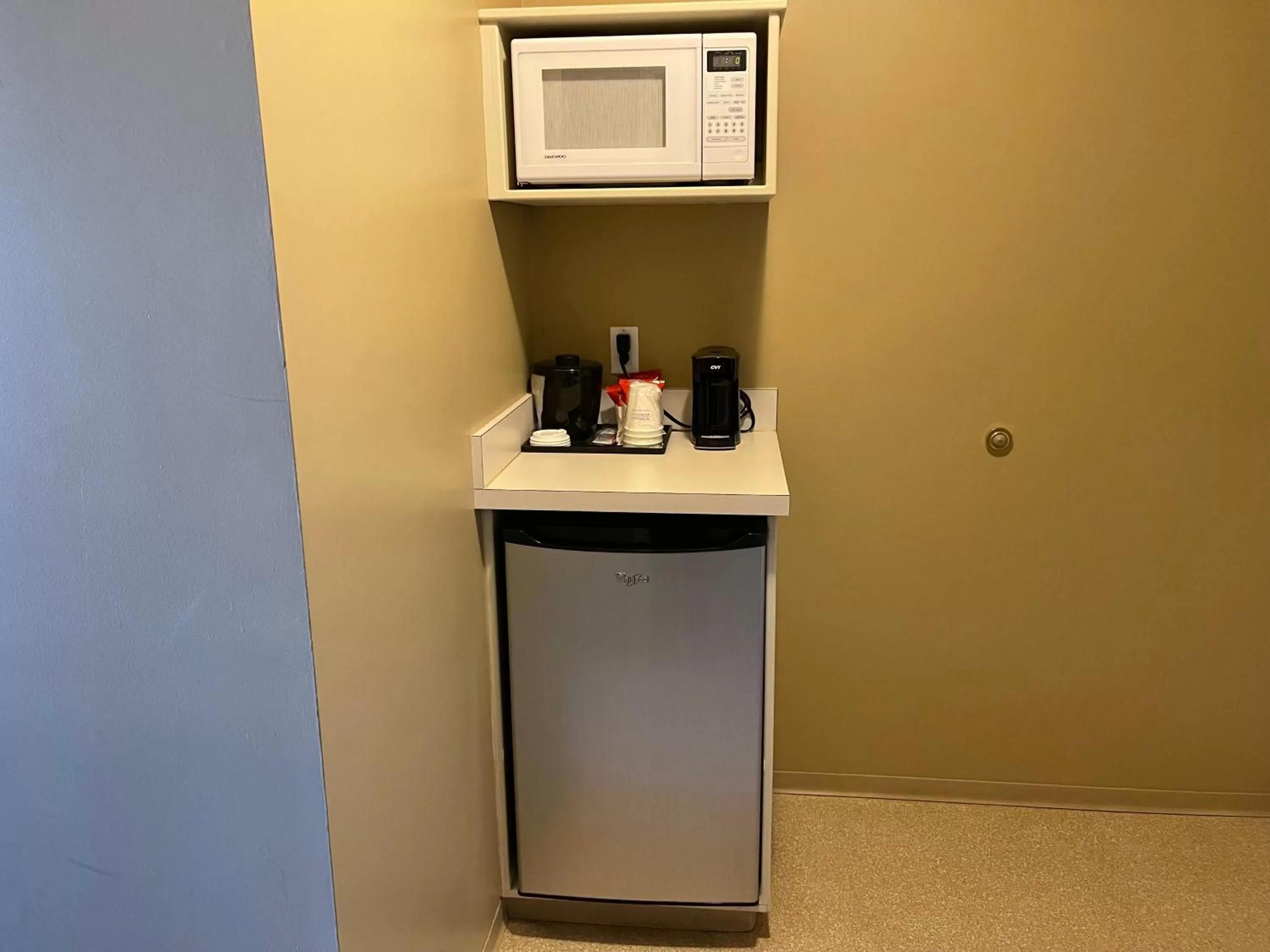 Coffee/tea facilities in Travelodge by Wyndham Fort St John