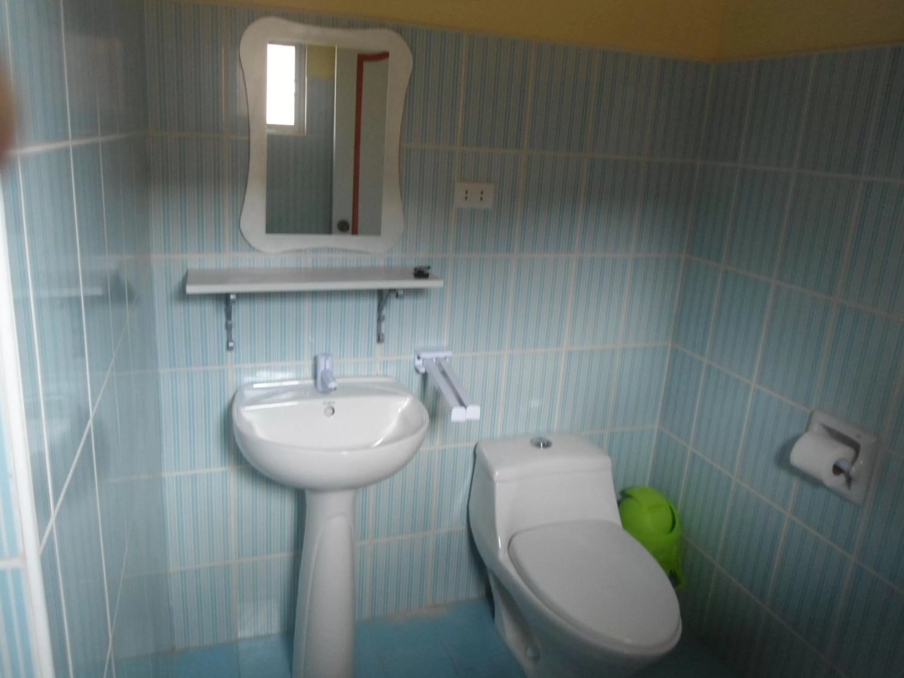 Bathroom in Menchu's Pension House