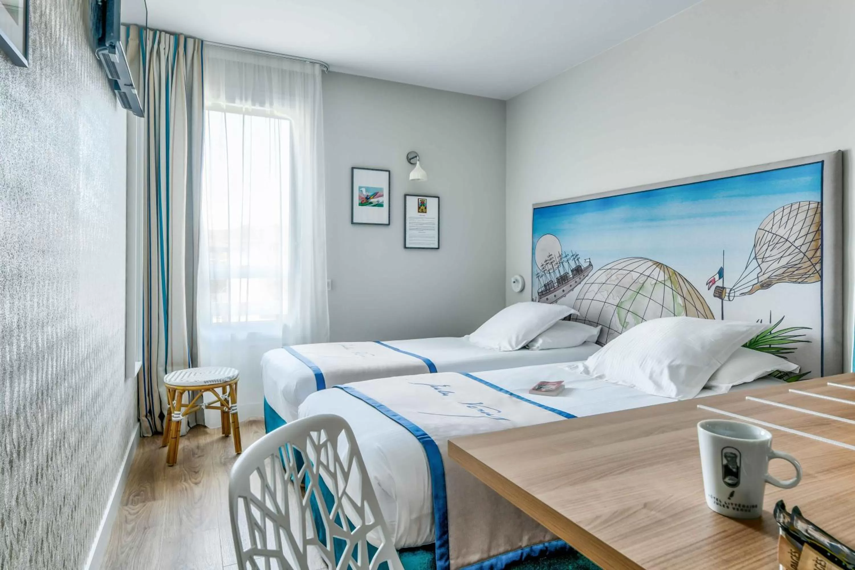 Bed in Hôtel Jules Verne Biarritz