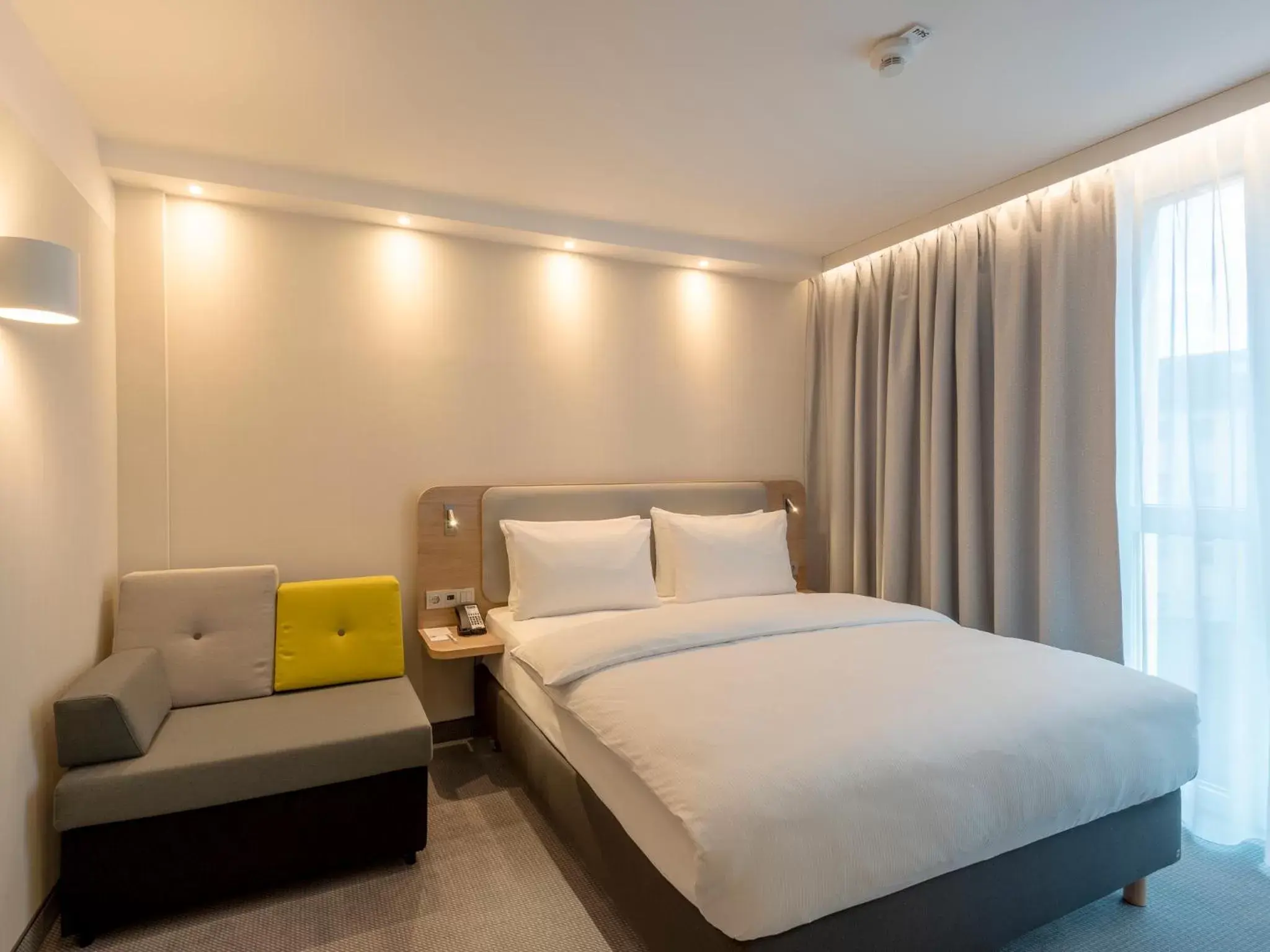 Standard Queen Room with Sofa Bed - Non-Smoking in Holiday Inn Express - Offenbach by IHG Standard Queen Room with Sofa Bed - Non-Smoking in Holiday Inn Express - Offenbach by IHG