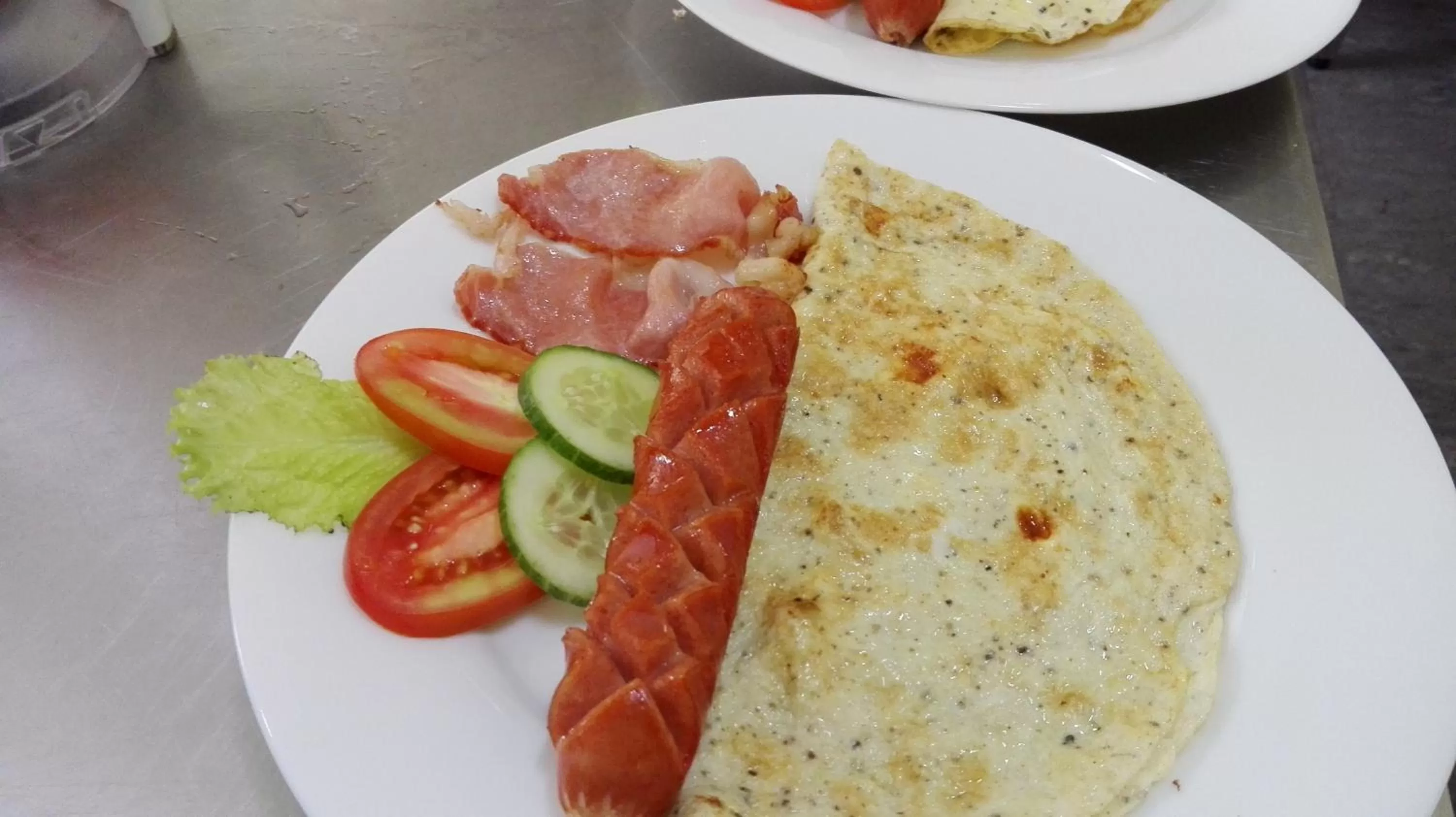 Food and drinks in Inlak Garden Hotel