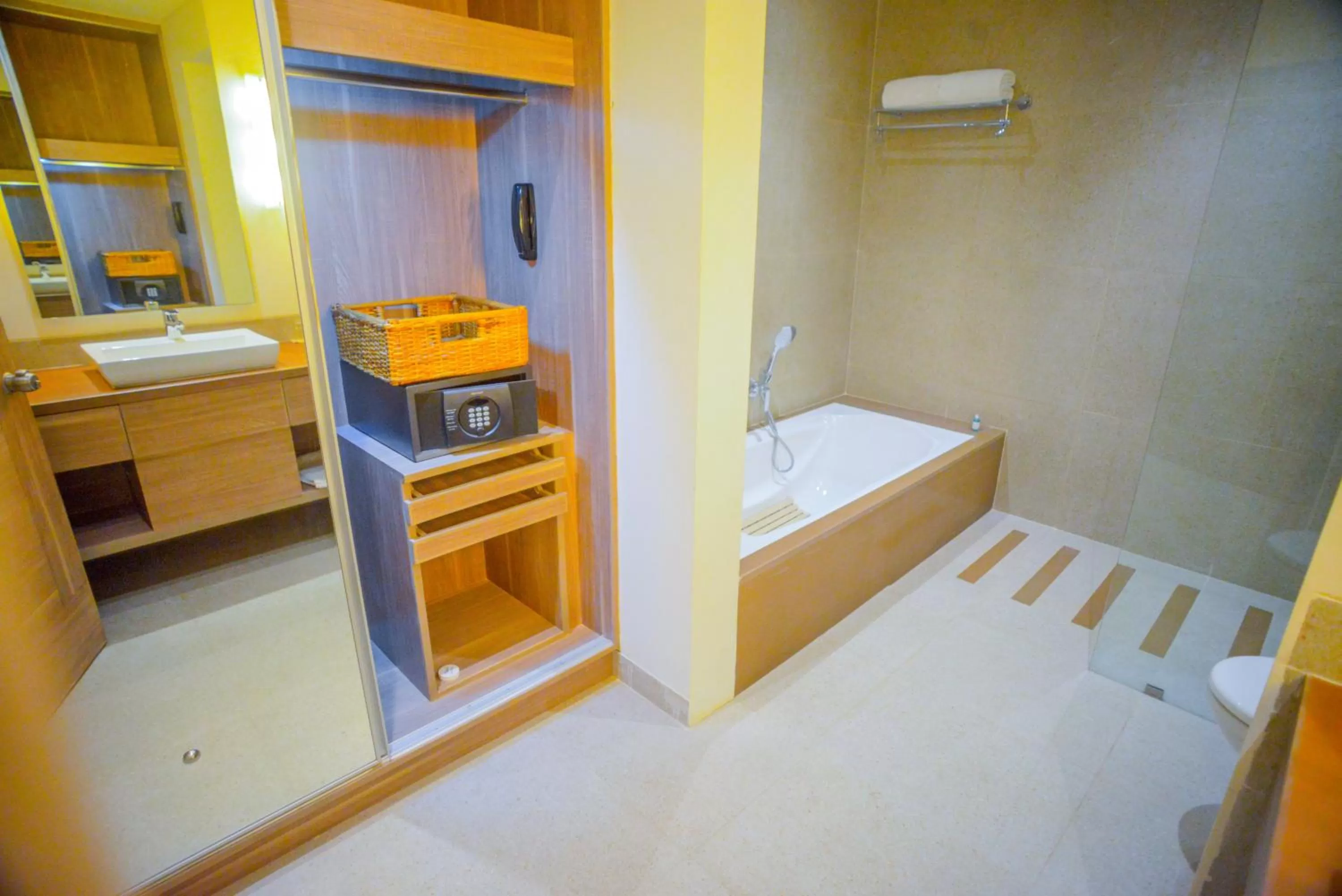 Toilet, Bed in Efcee Sarovar Premiere Bhavnagar