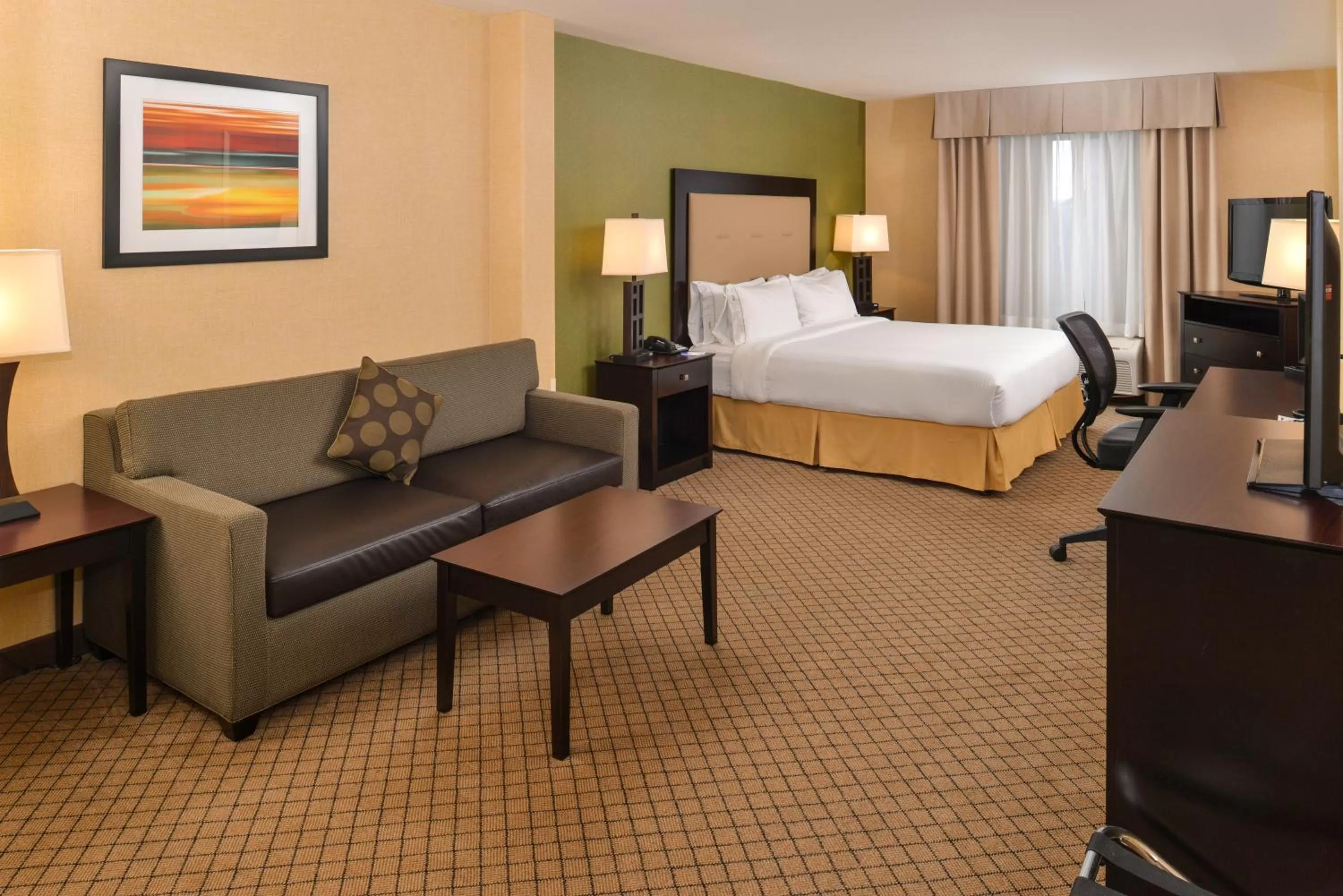 Photo of the whole room, Bed in Holiday Inn Express Woodland by IHG