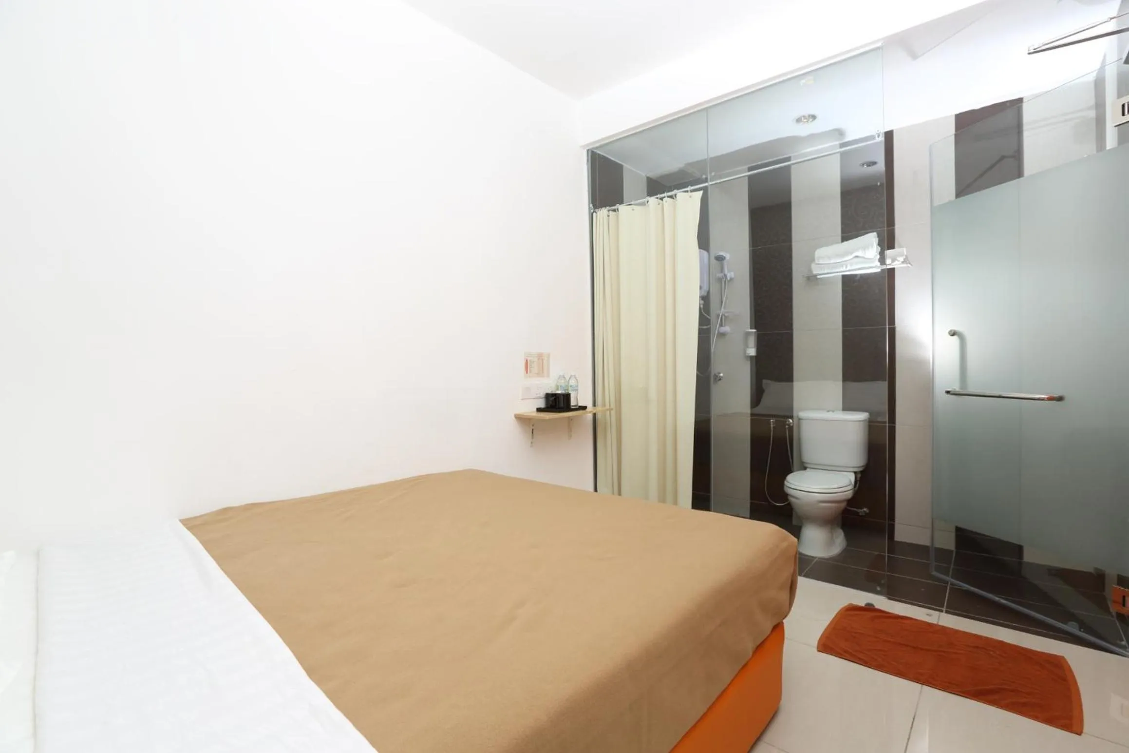 Bedroom, Bed in 1 Hotel Taman Connaught