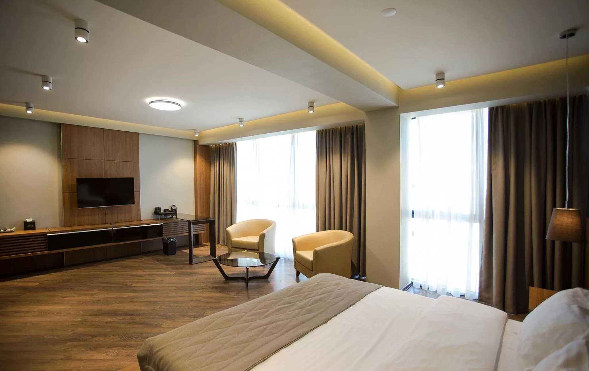 Photo of the whole room, Bed in Golden Palace Hotel