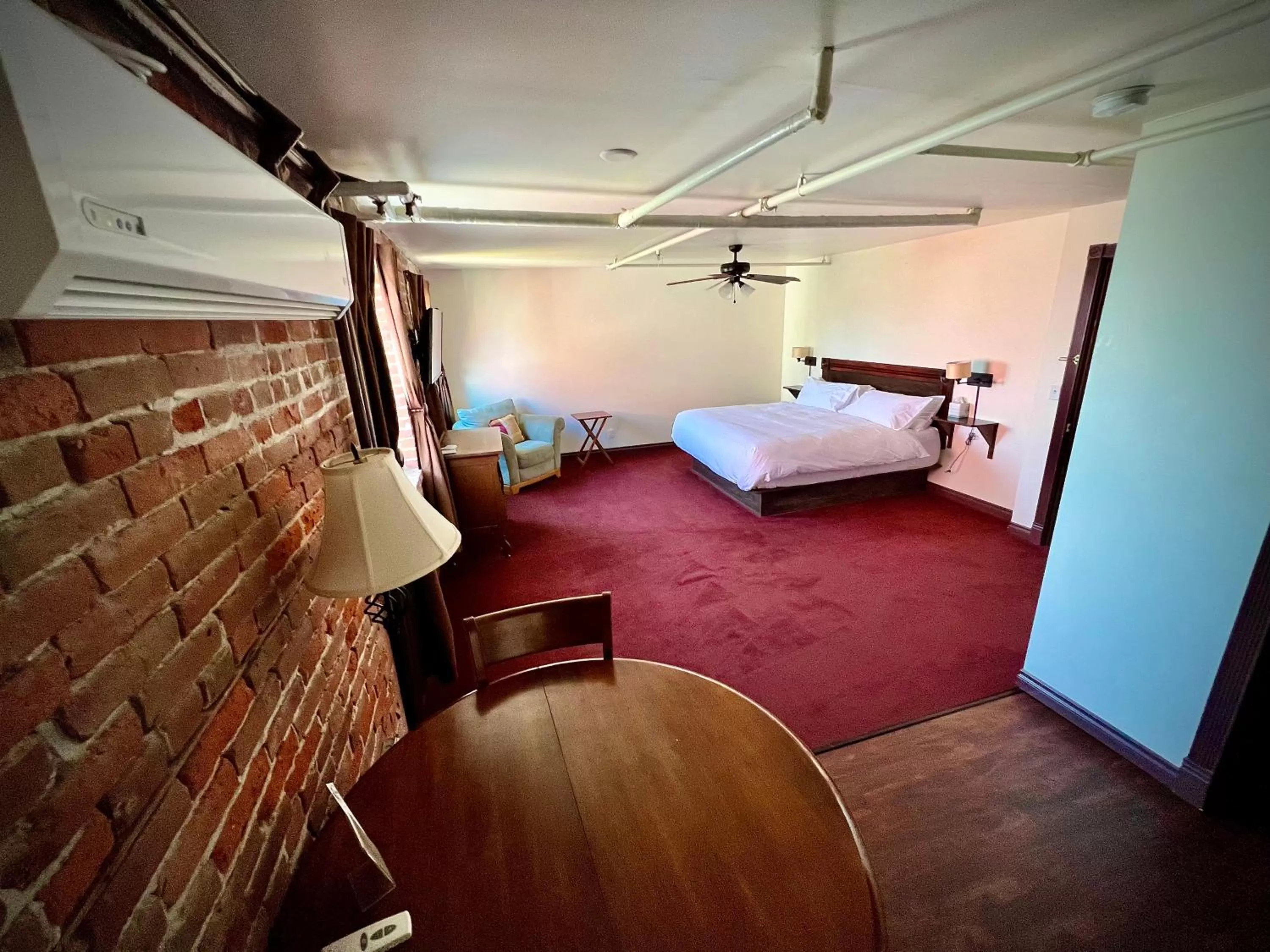 Bed in The Monarch Hotel