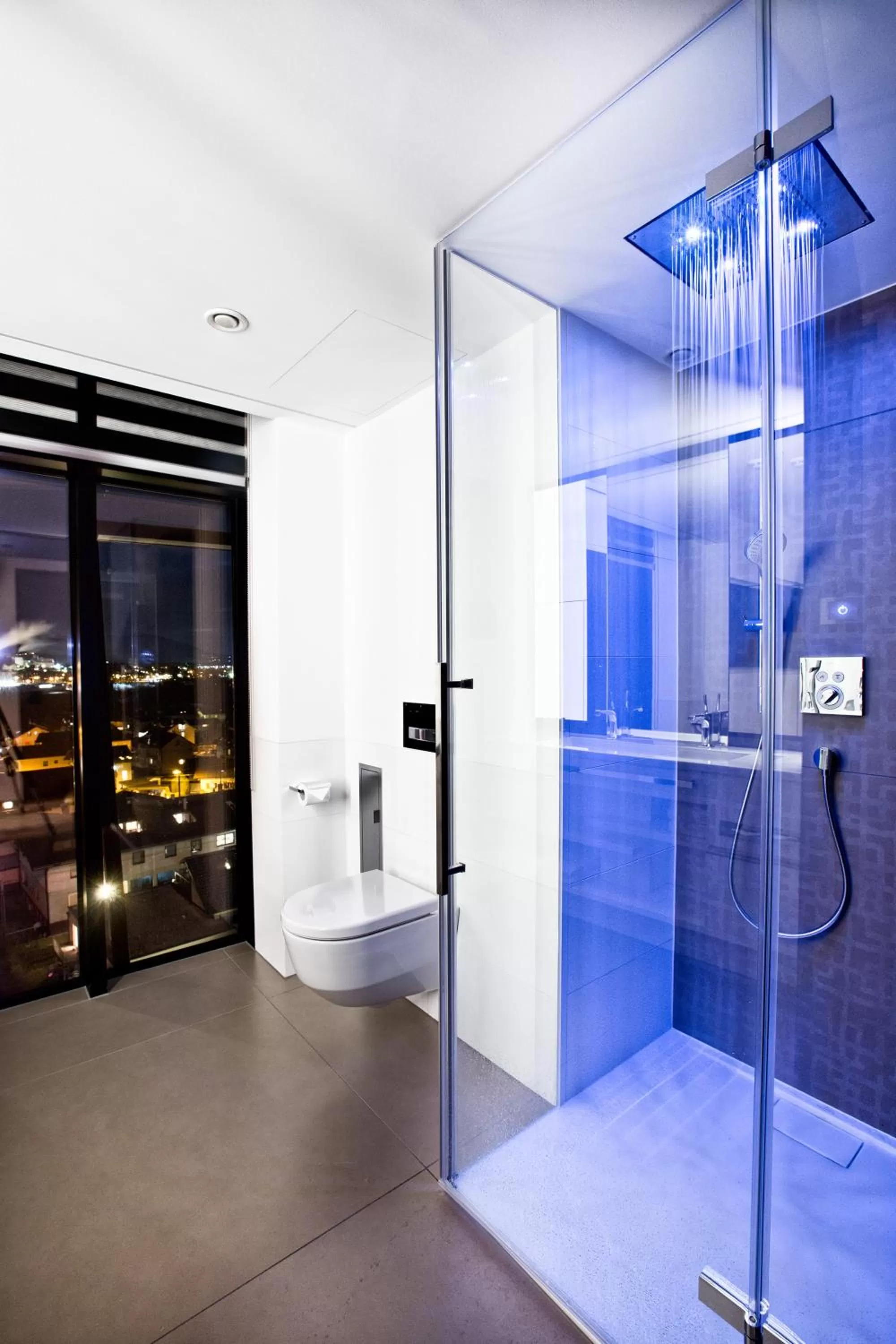 Shower in COOL MAMA Hotel Salzburg