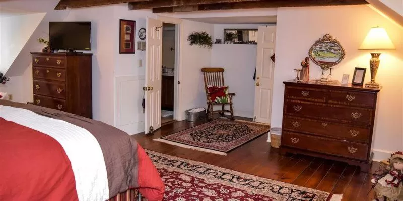 Bed in The Richard Johnston Inn & 1890 Caroline House