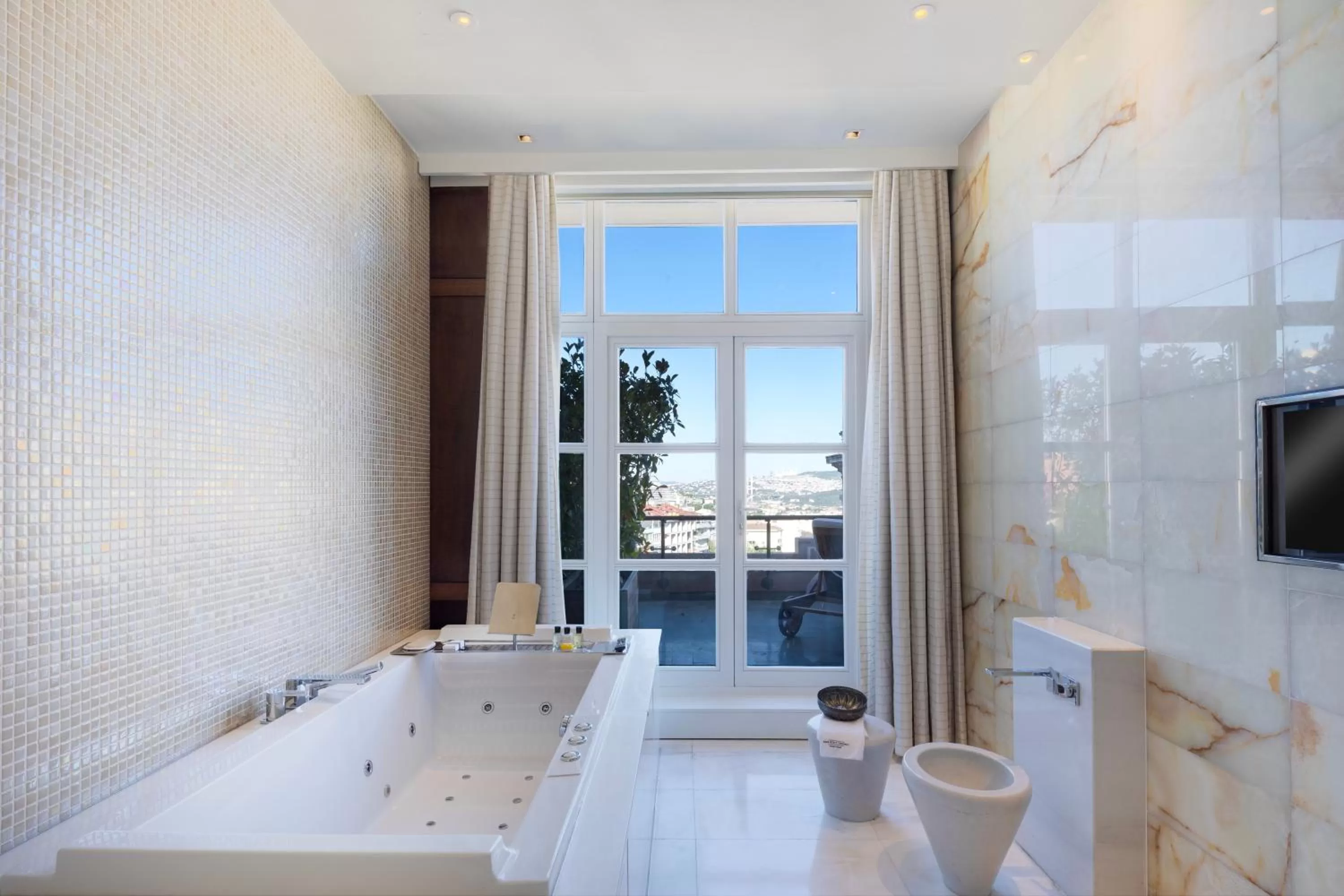 Bath in Park Hyatt Istanbul - Macka Palas