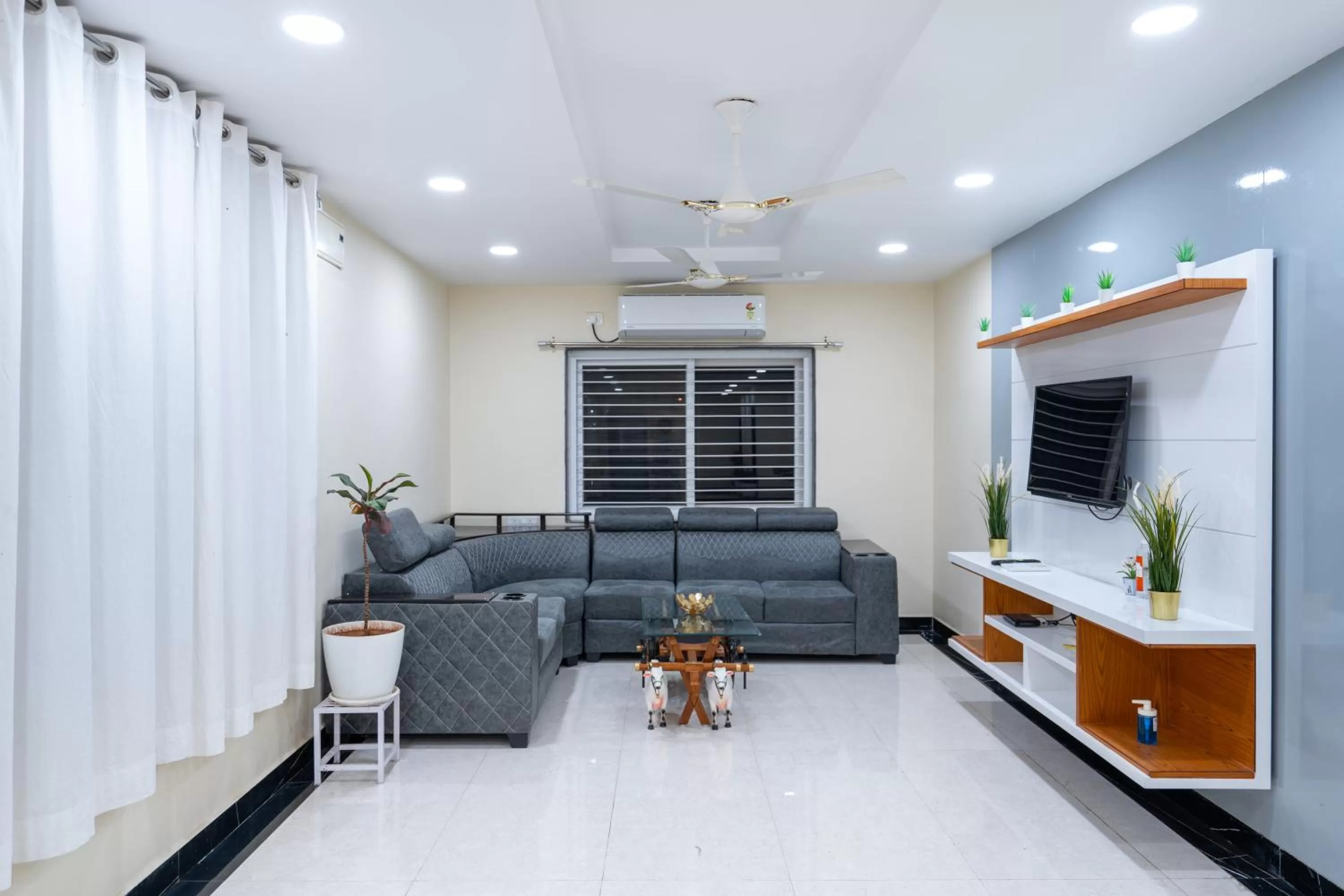 Living room in Hotel Voila Atnest Suites Kokapet, Business Hotel