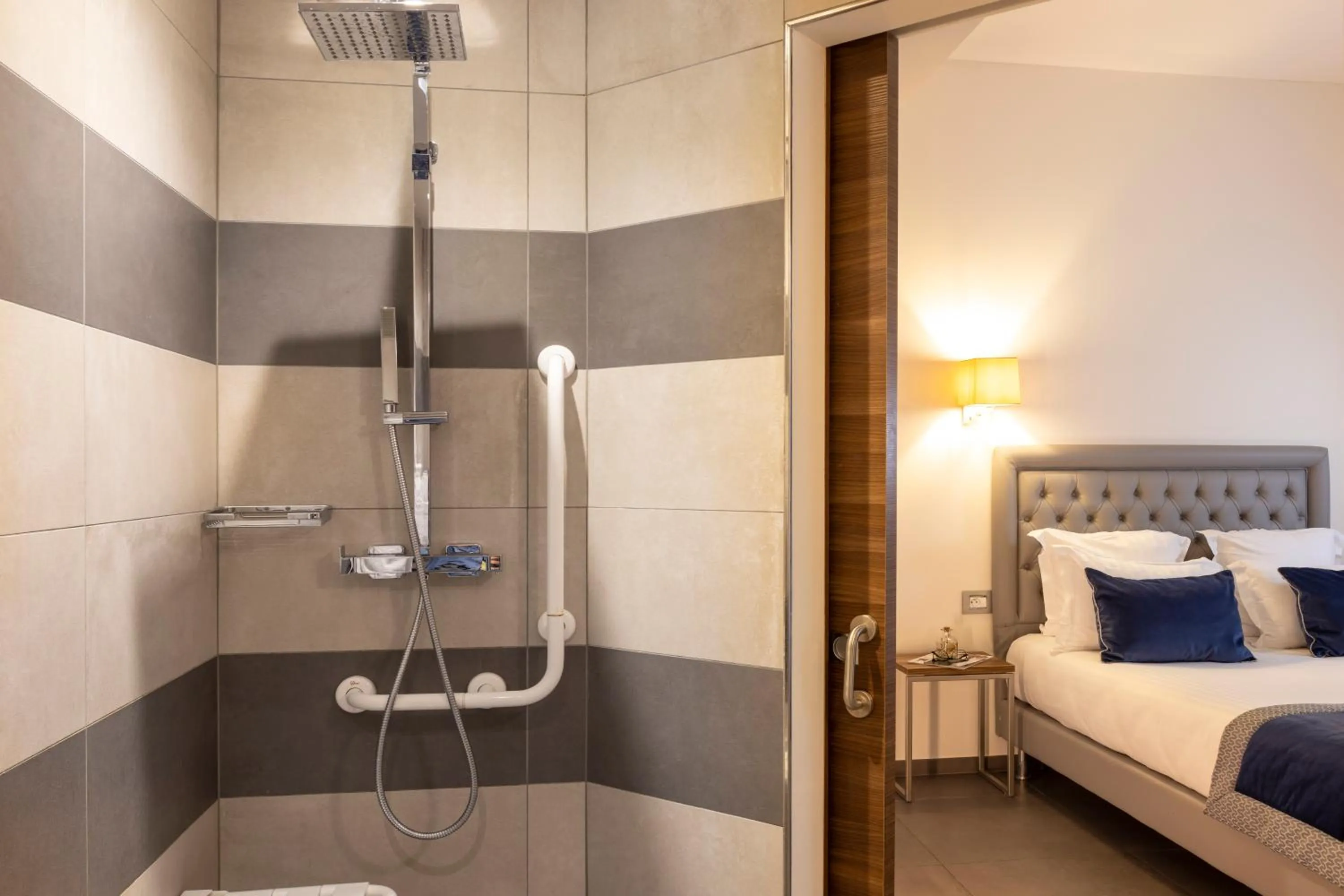 Bed in Hôtel Nice Azur Riviera