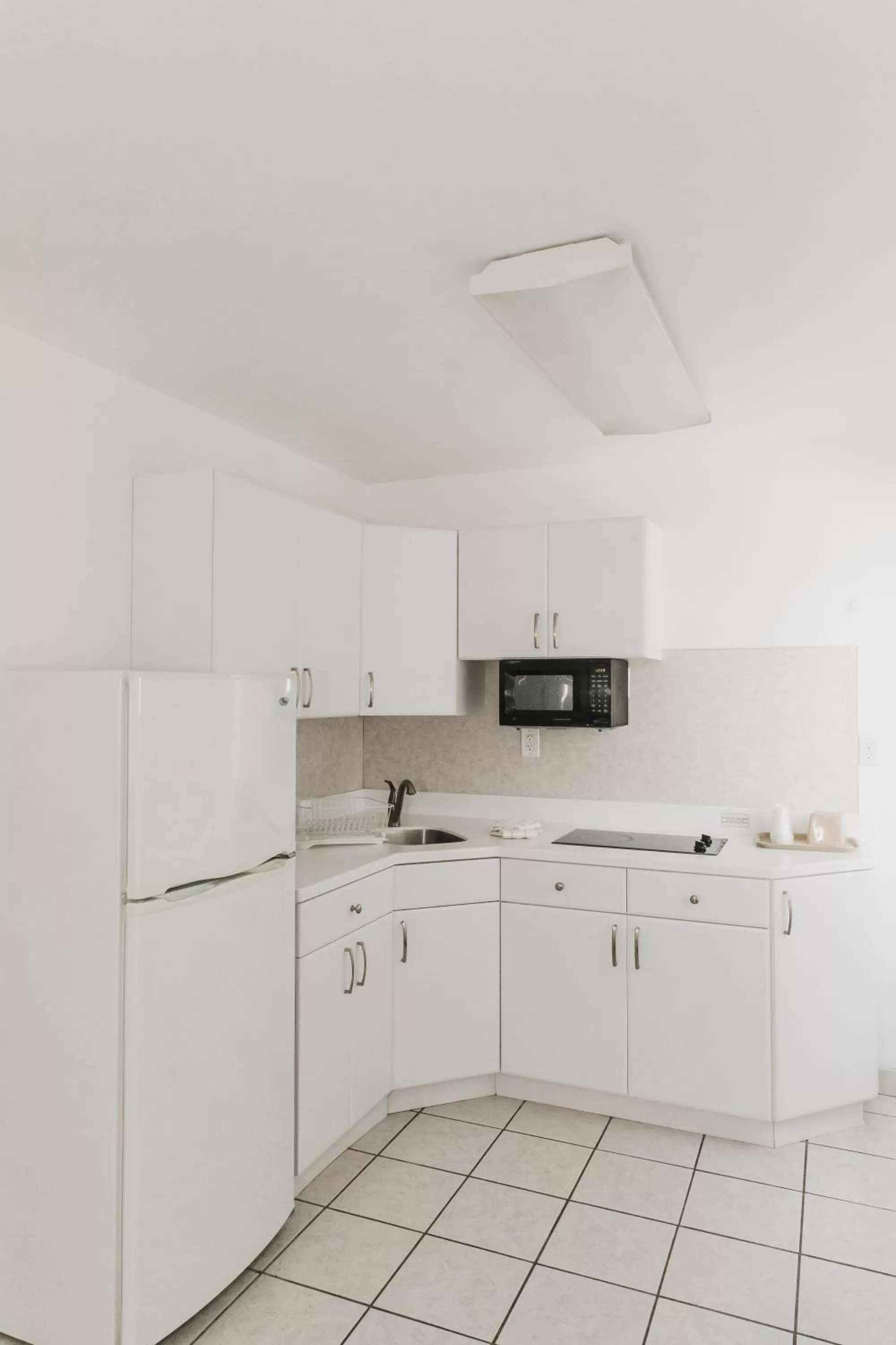 Kitchen/Kitchenette in Heart of Wildwood Motel