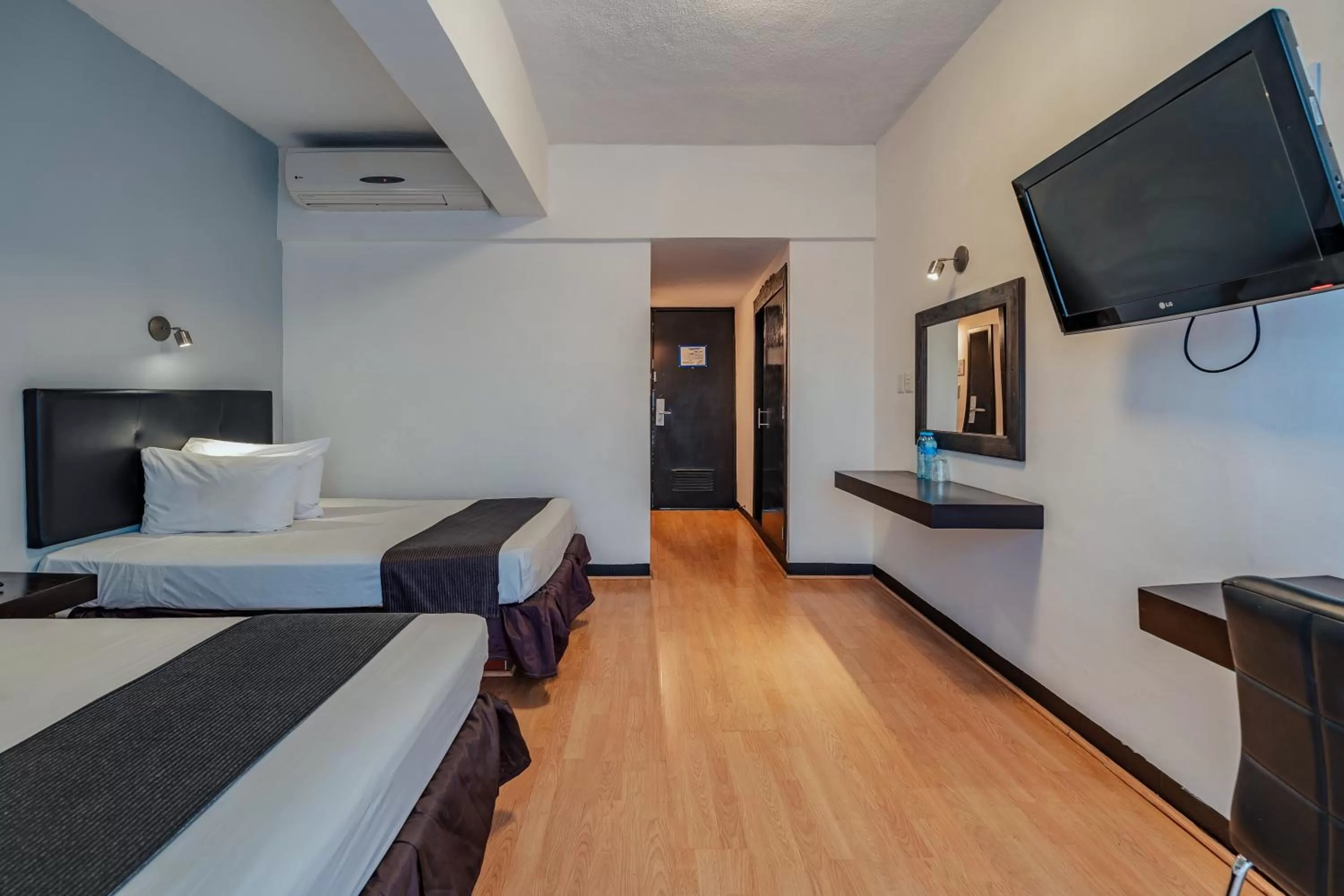 Photo of the whole room, Bed in Hotel Maya Yucatan