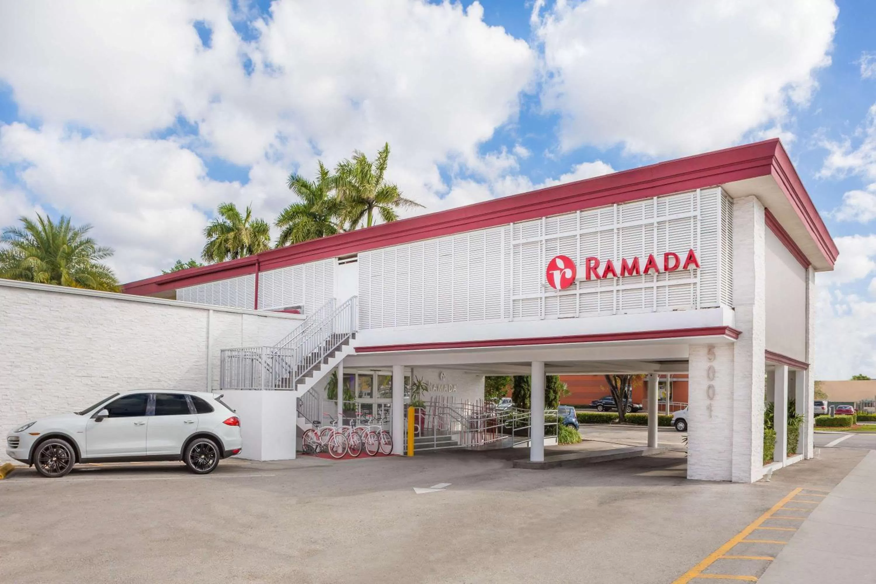 Property building in Ramada by Wyndham Miami Springs/Miami International Airport