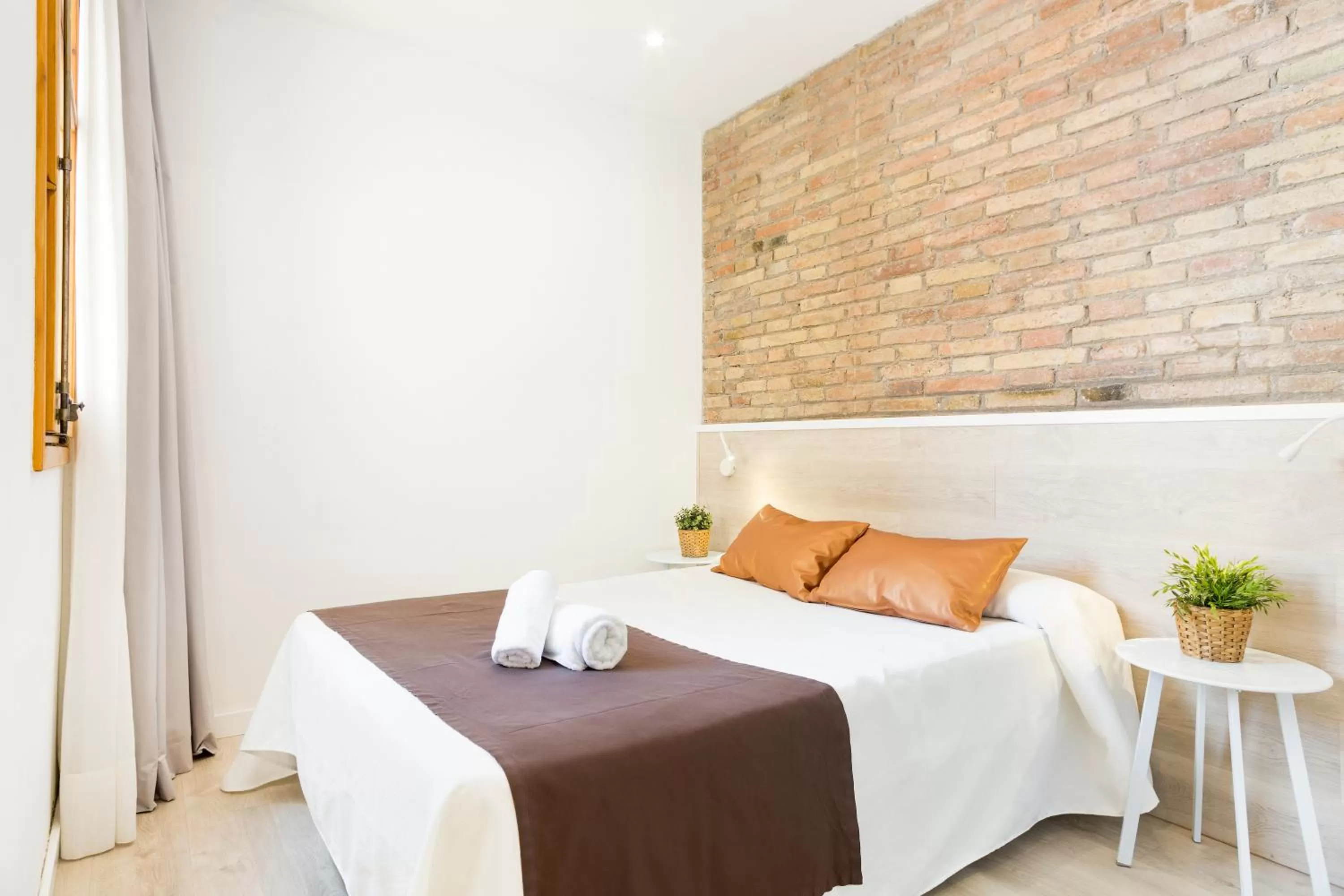 Photo of the whole room, Bed in BcnStop Sagrada Familia
