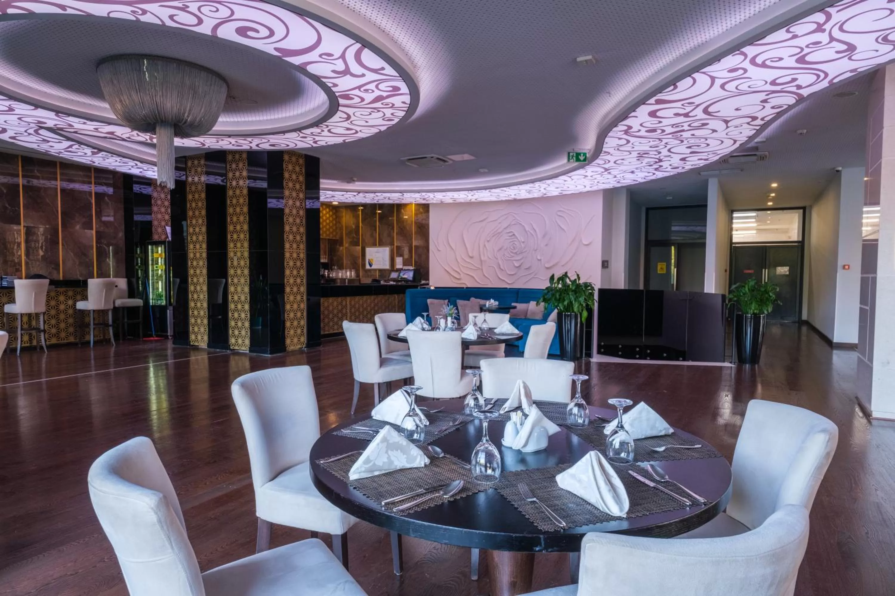 Restaurant/places to eat in Malak Regency Hotel