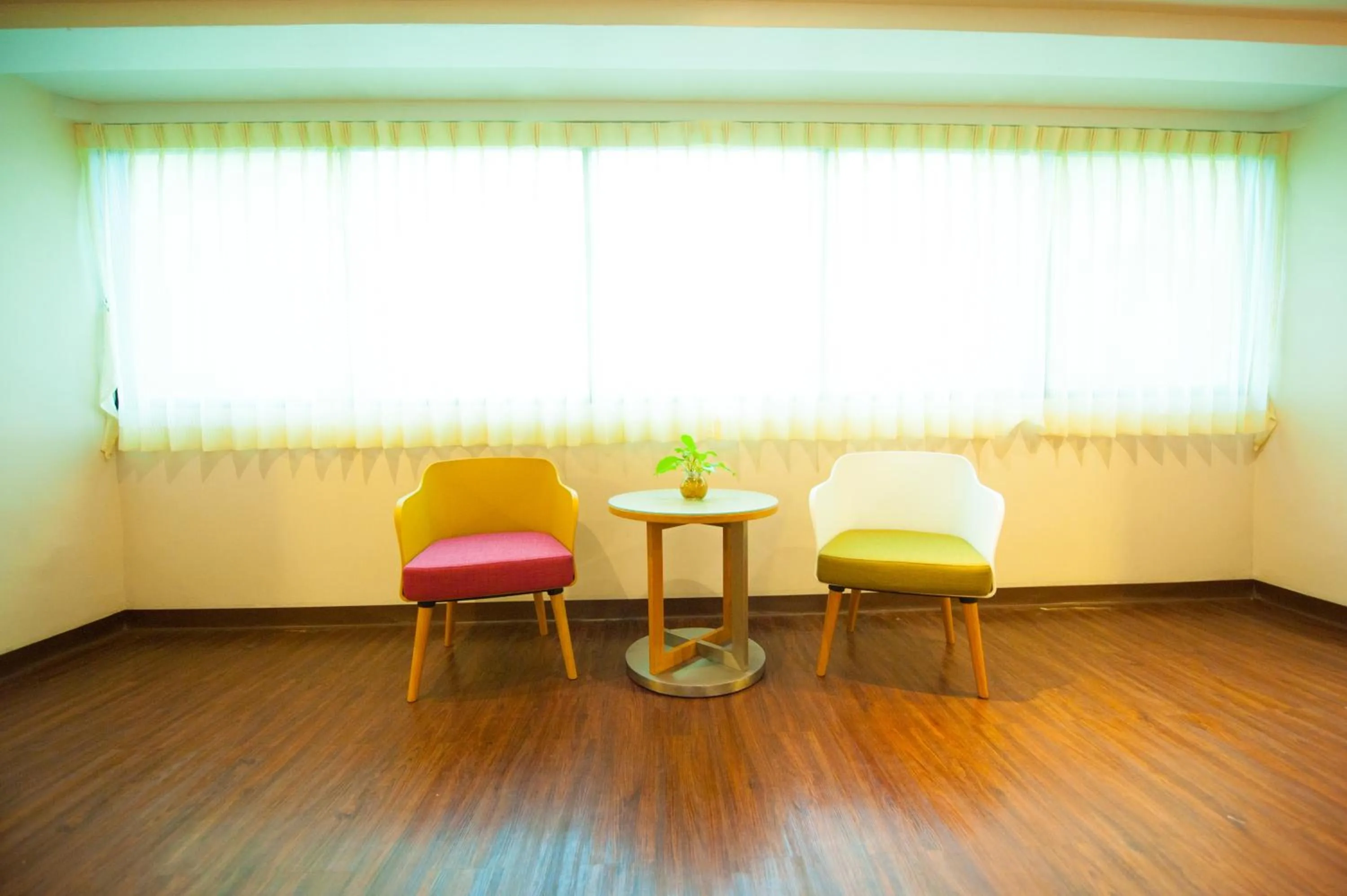 Seating area in The Seasons Bangkok Huamark