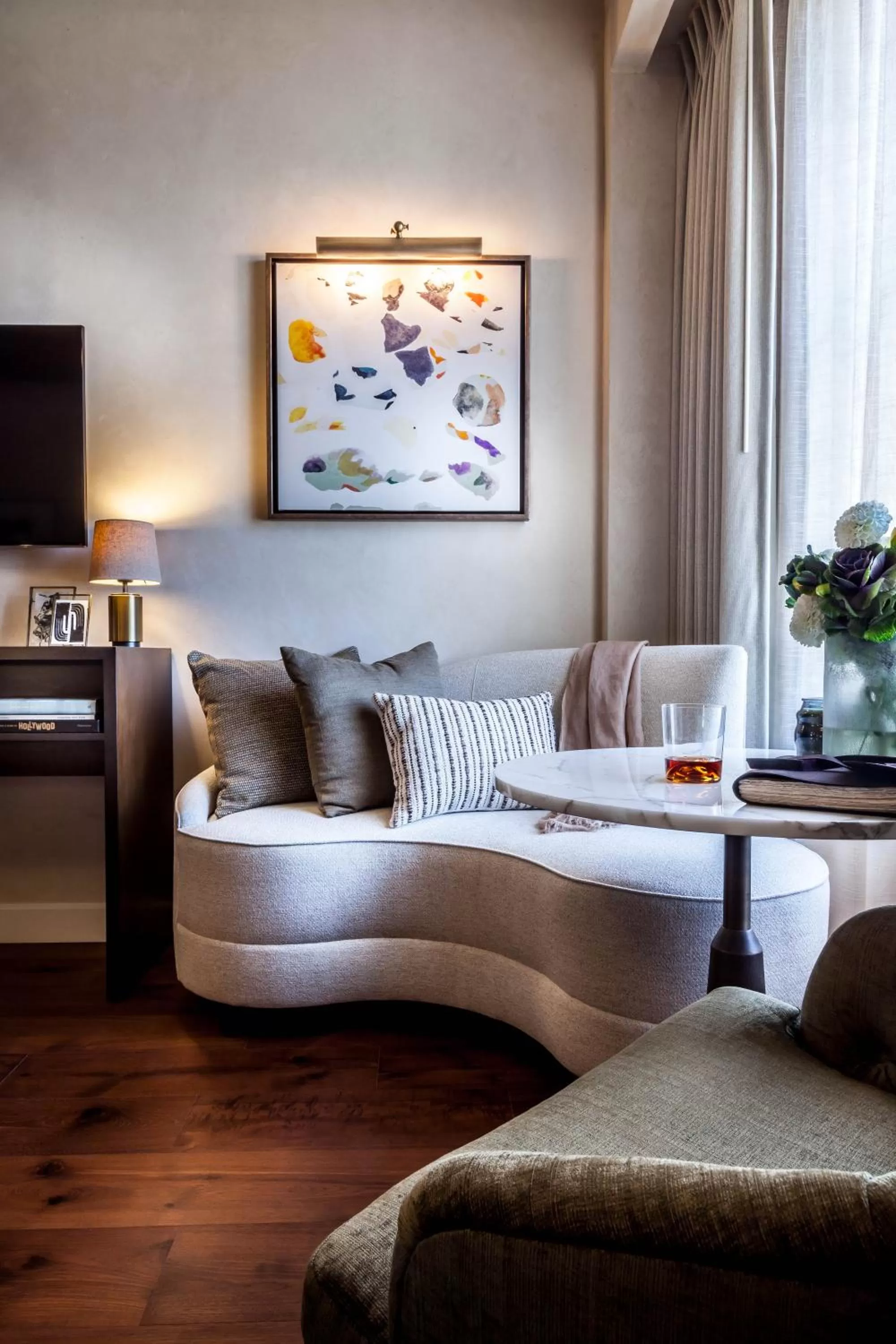Bathroom, Bed in Hotel Figueroa, Unbound Collection by Hyatt