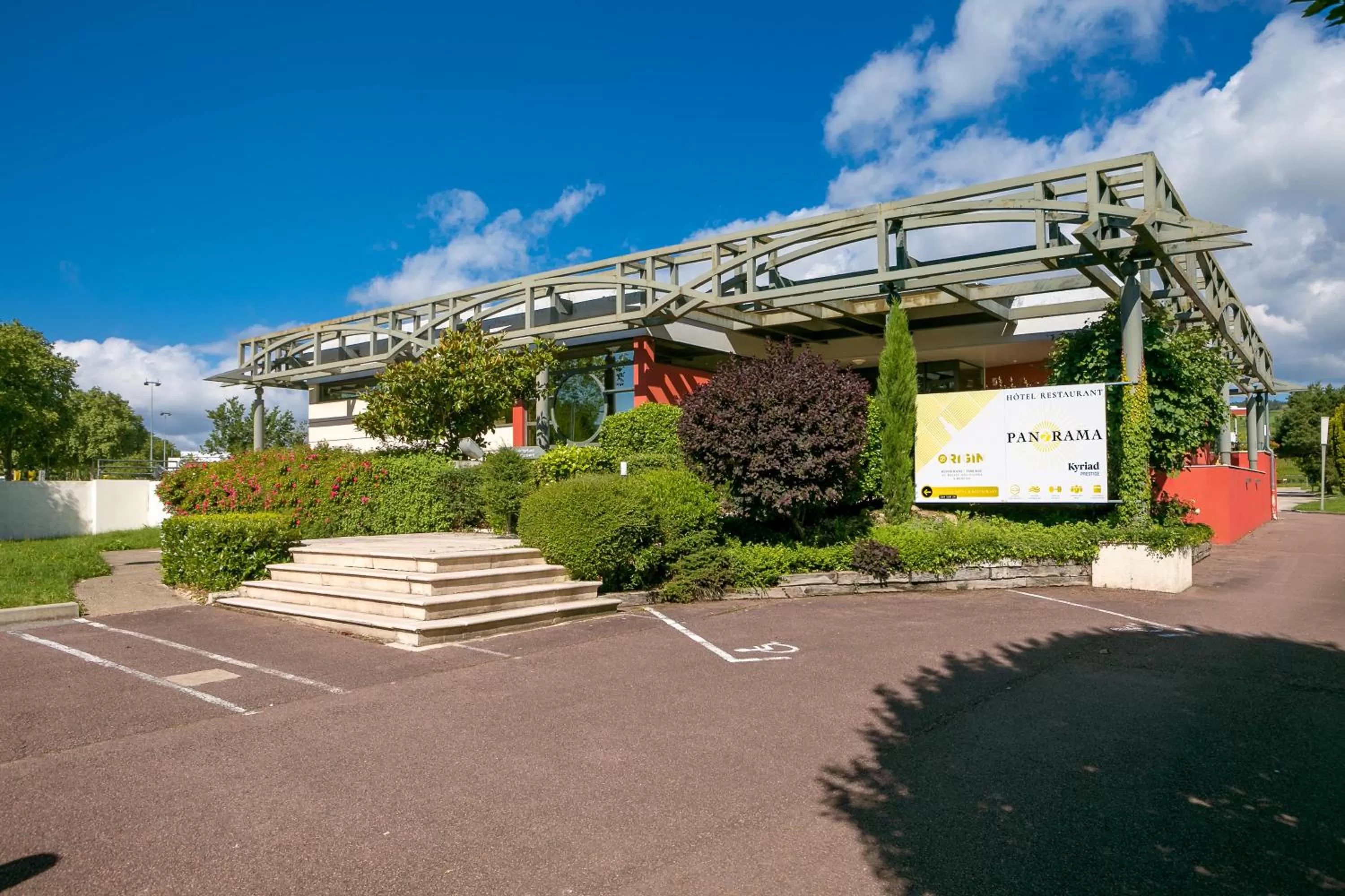 Property building in Kyriad Prestige Beaune le Panorama